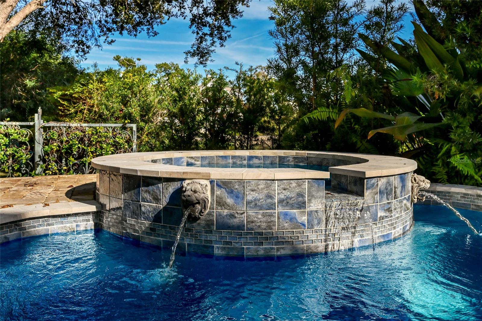 LINCOLN PARK ON HUDSON BAYOU - Residential