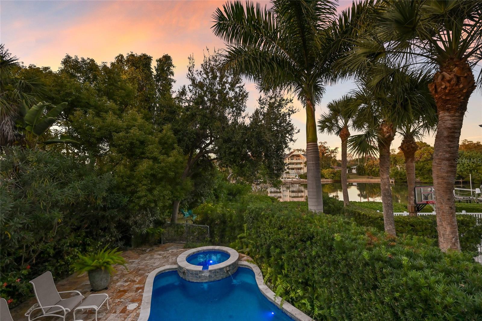 LINCOLN PARK ON HUDSON BAYOU - Residential