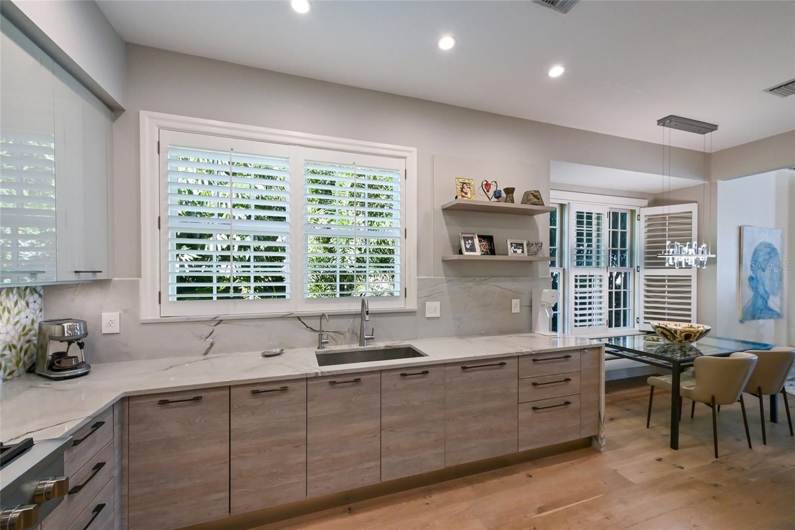 LINCOLN PARK ON HUDSON BAYOU - Residential