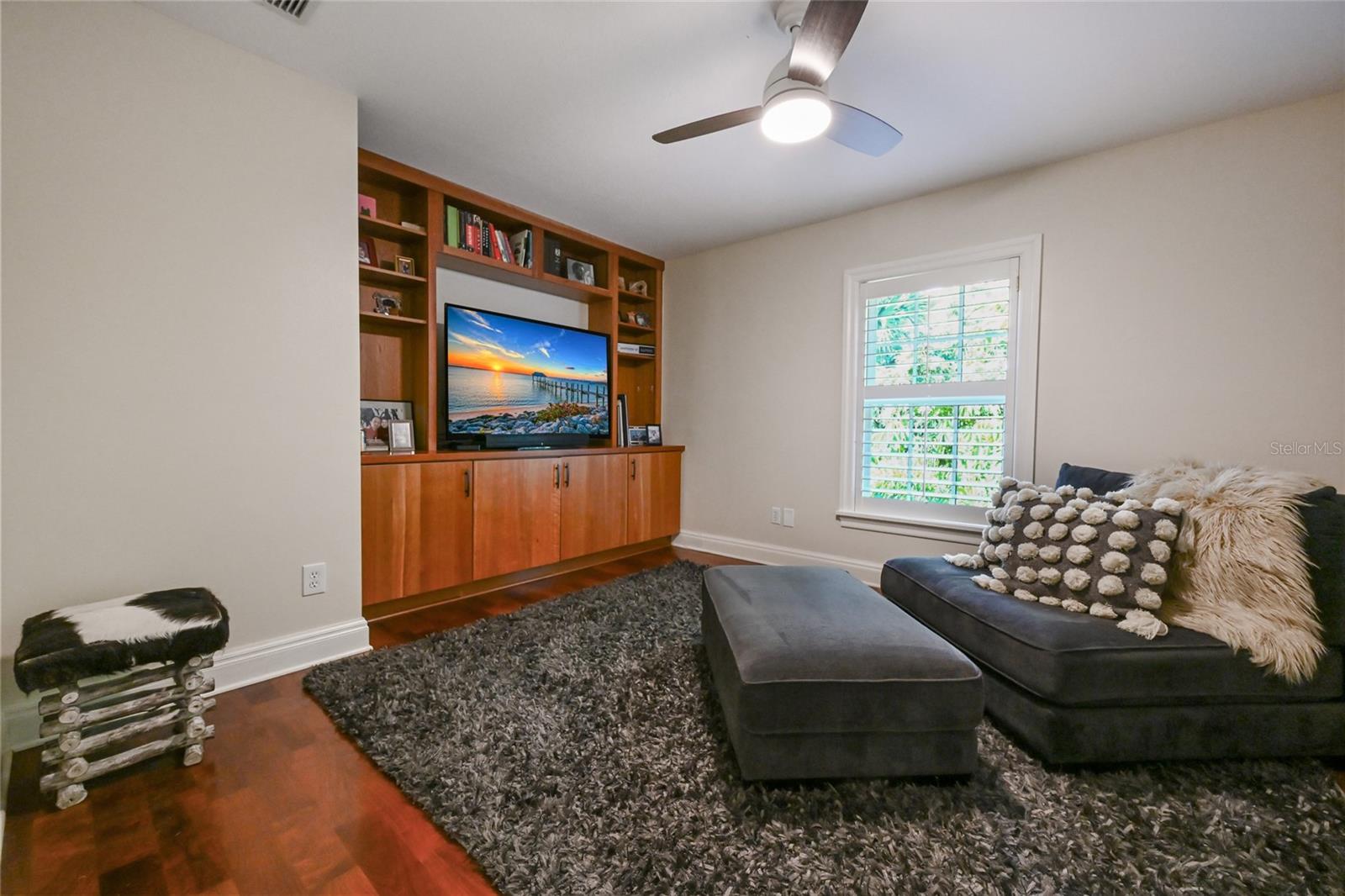 LINCOLN PARK ON HUDSON BAYOU - Residential