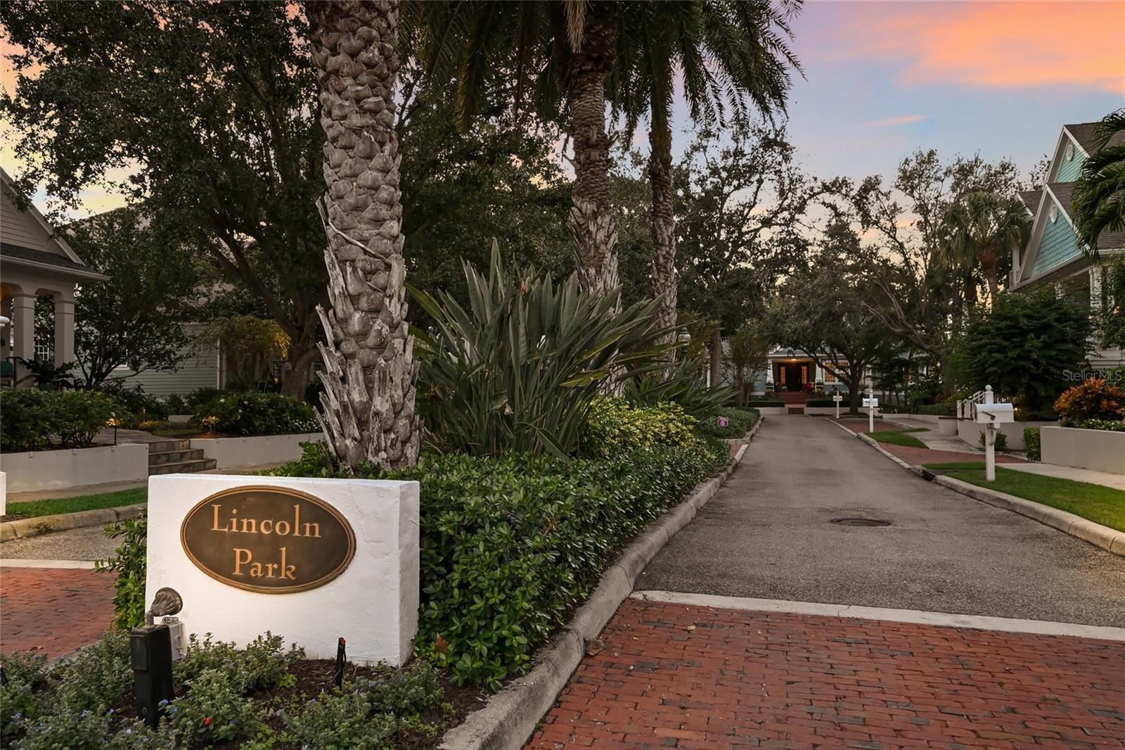 LINCOLN PARK ON HUDSON BAYOU - Residential