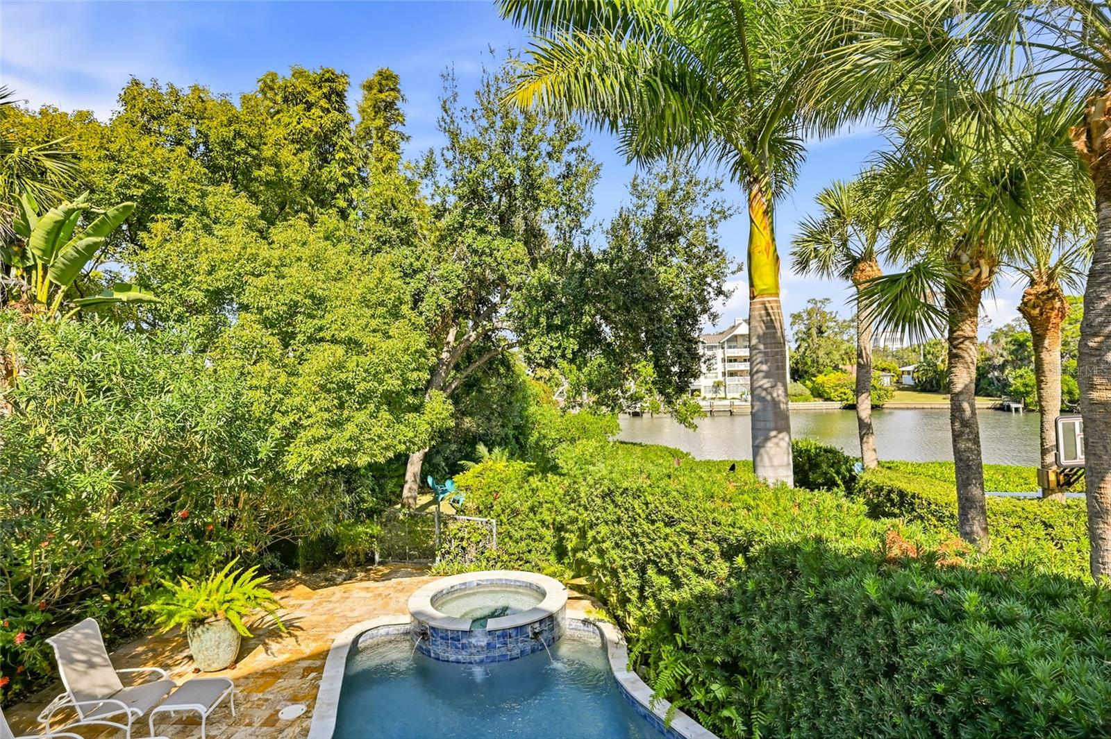 LINCOLN PARK ON HUDSON BAYOU - Residential