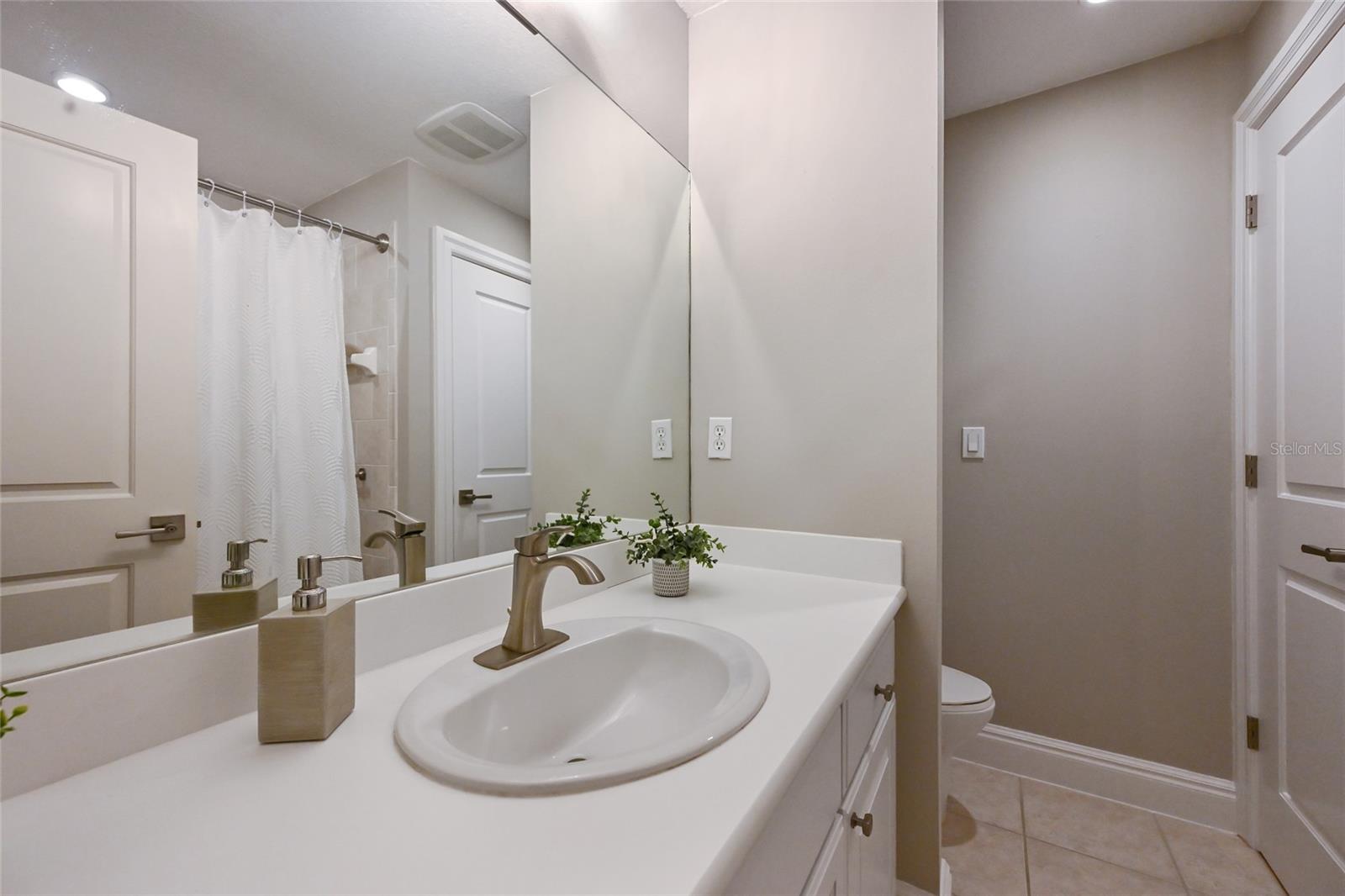 LINCOLN PARK ON HUDSON BAYOU - Residential