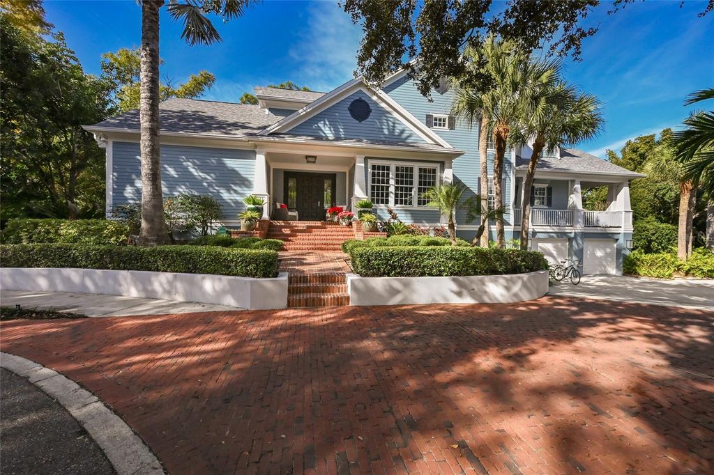 Photo of 1749 Lincoln Park Circle, Sarasota, FL 34236 (MLS # A4674729)