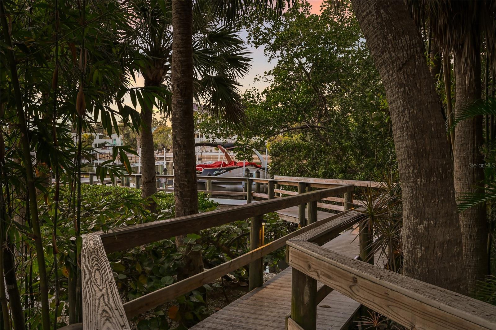 LINCOLN PARK ON HUDSON BAYOU - Residential