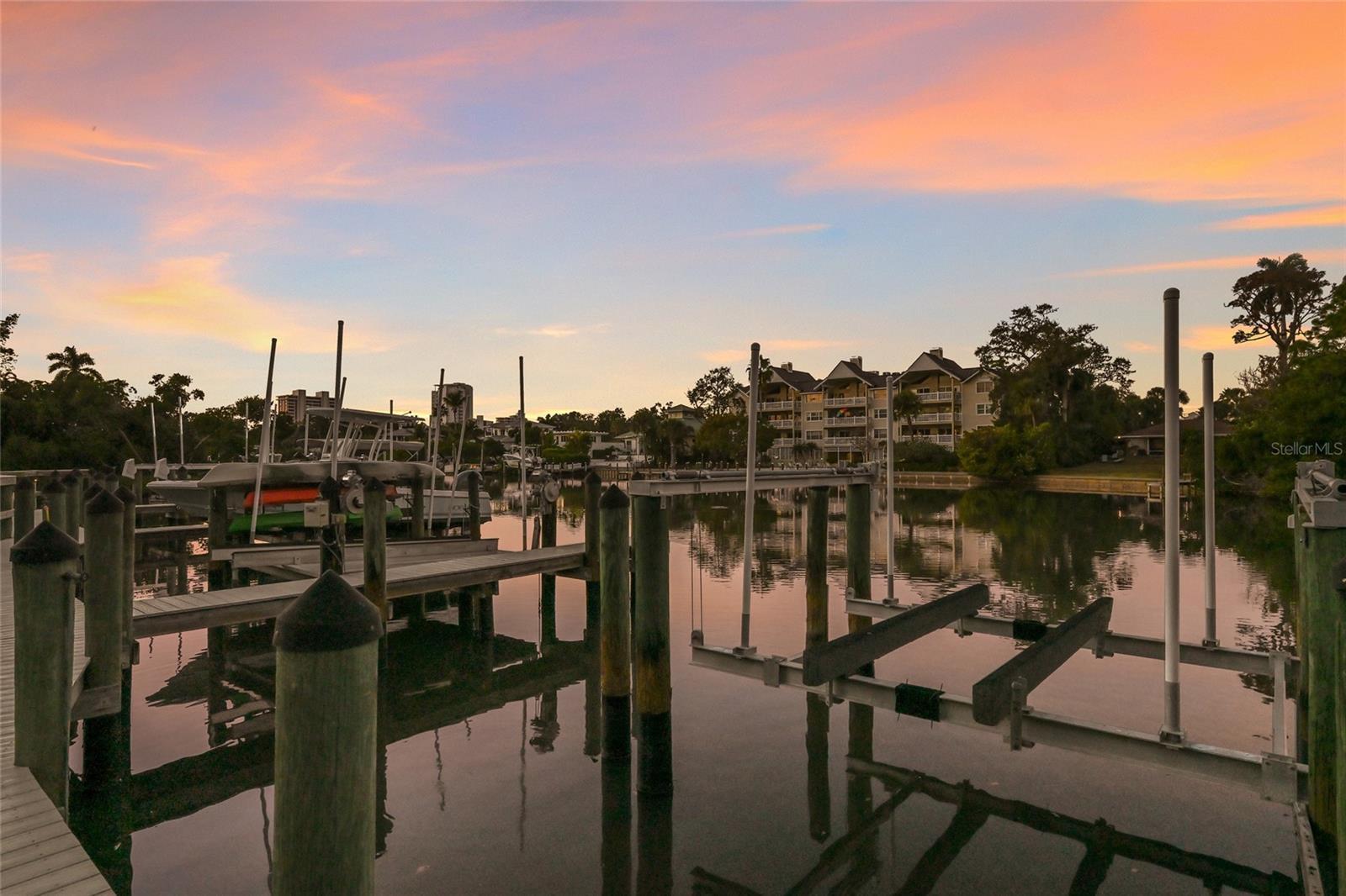 LINCOLN PARK ON HUDSON BAYOU - Residential