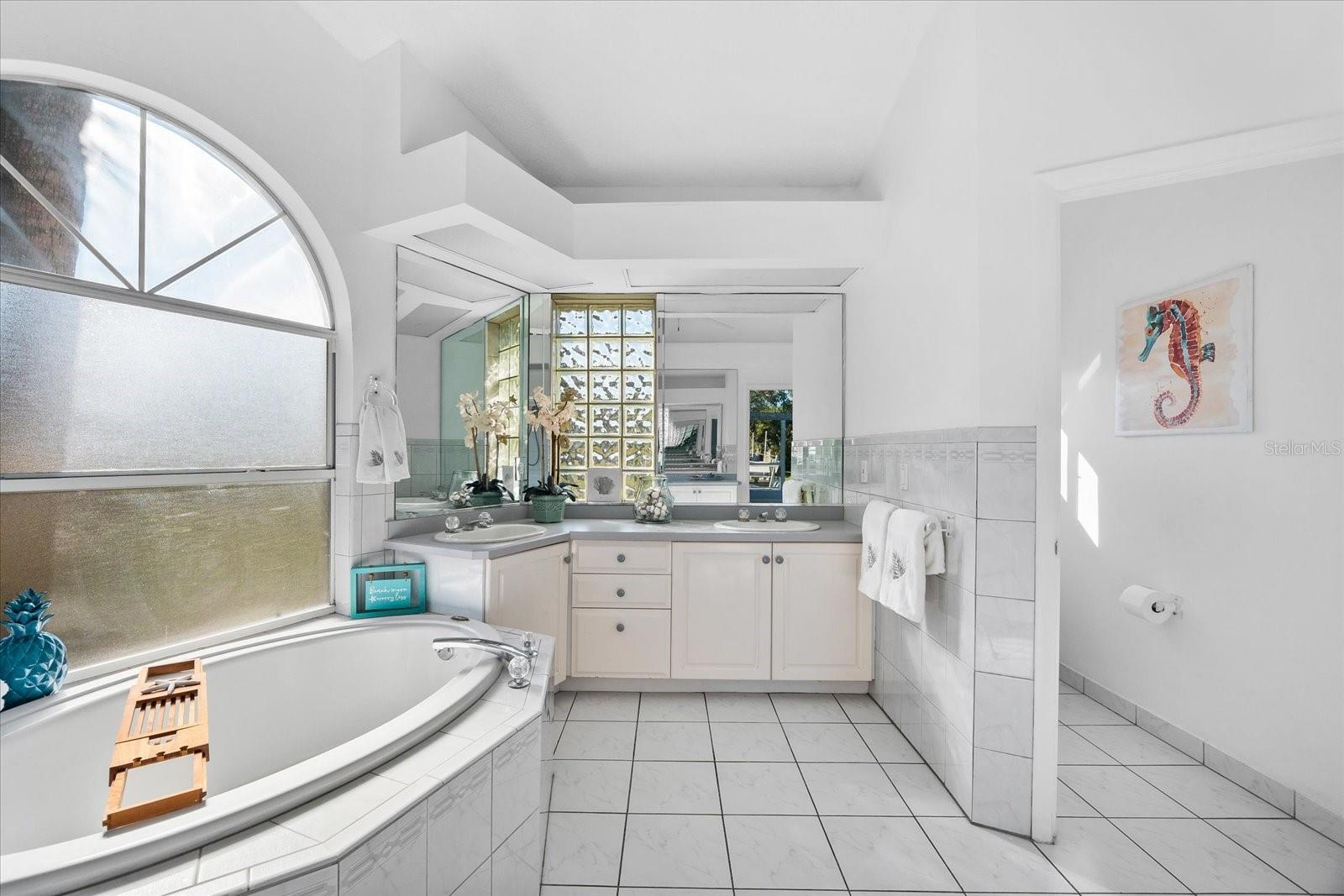 SIESTA ISLES - Residential