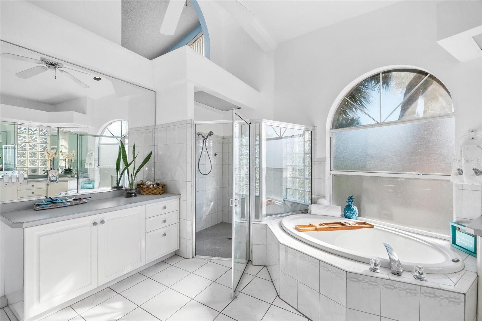 SIESTA ISLES - Residential