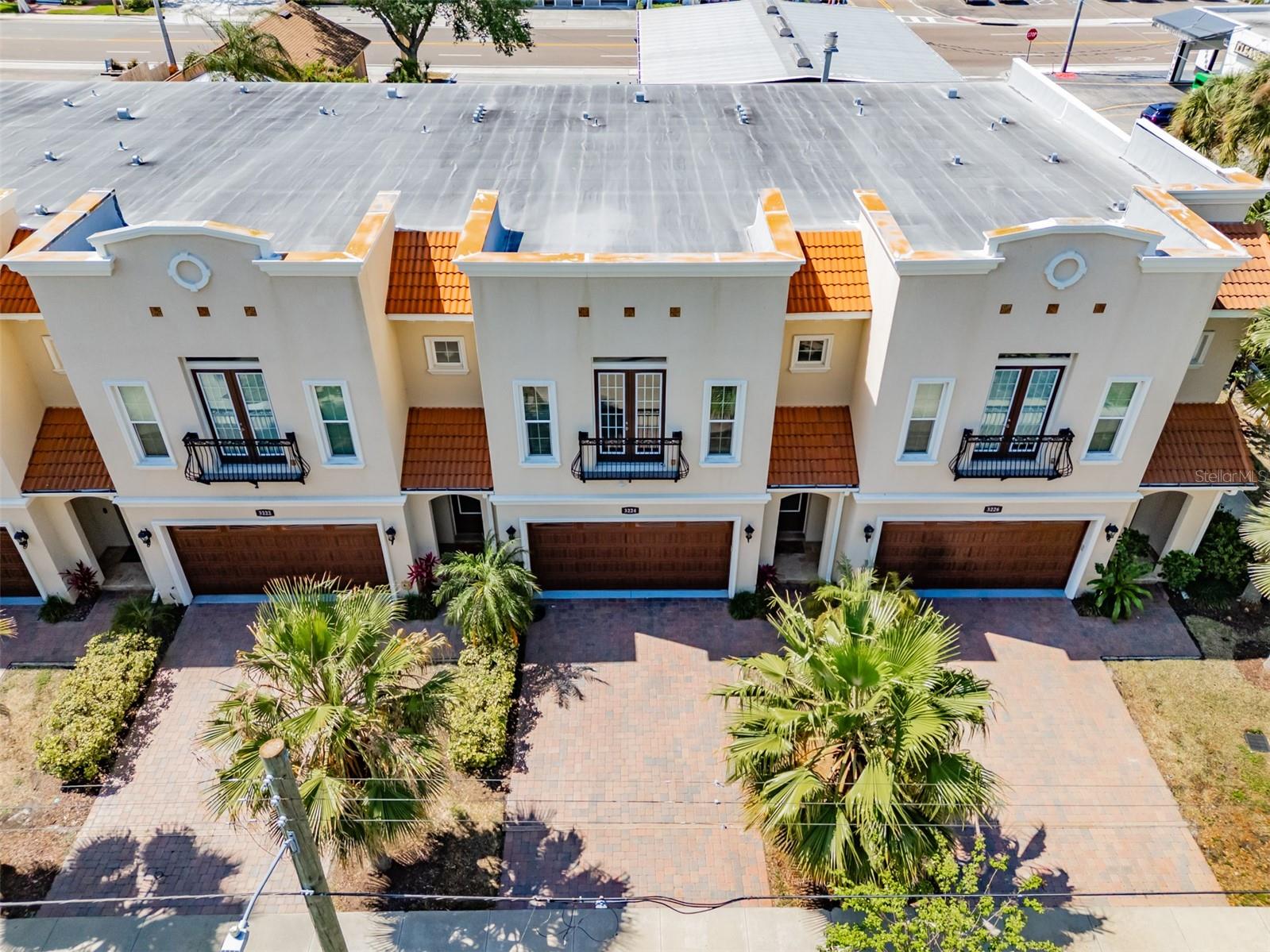 EMPEDRADO OAKS TWNHMS - Residential