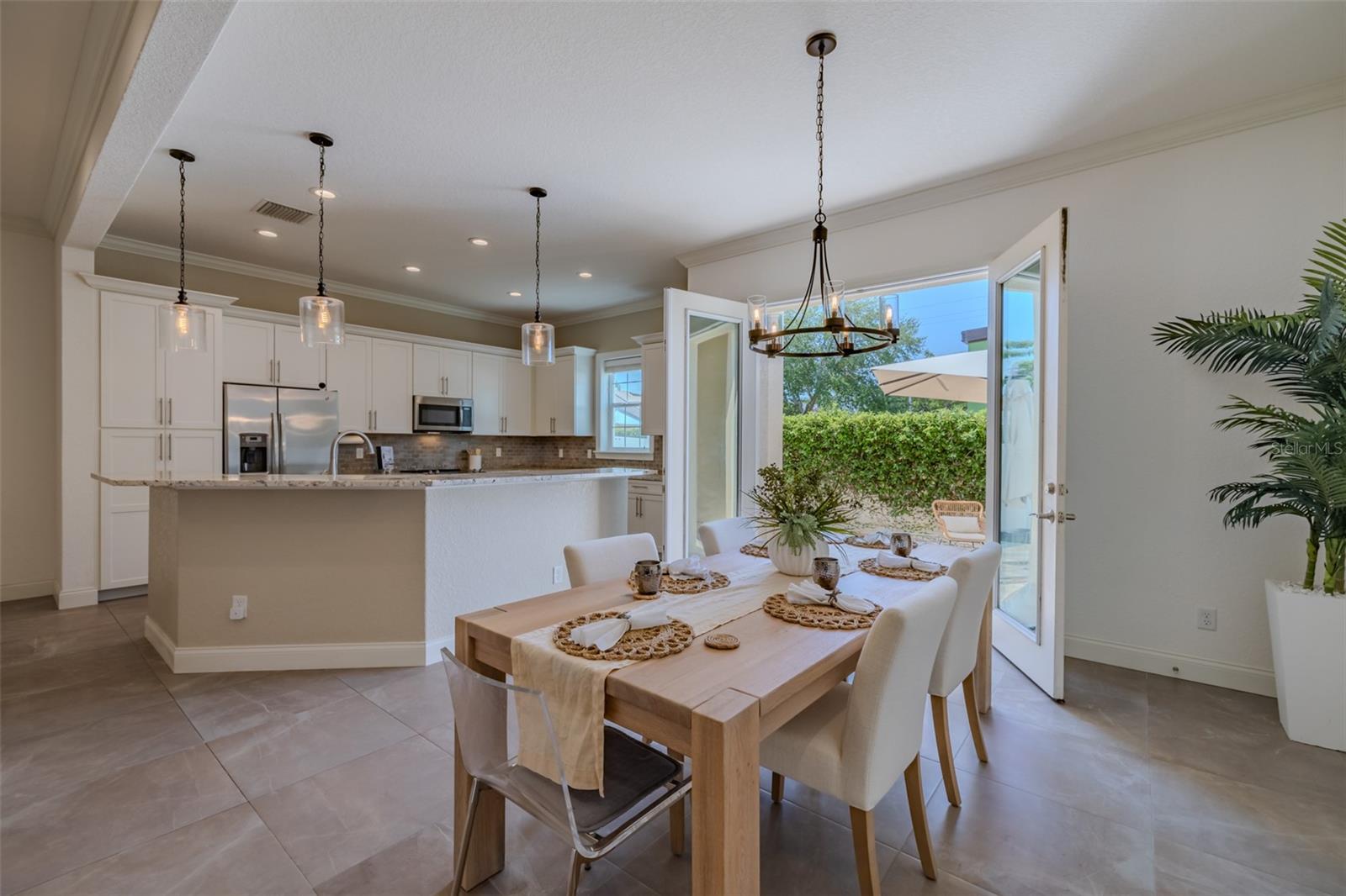 EMPEDRADO OAKS TWNHMS - Residential