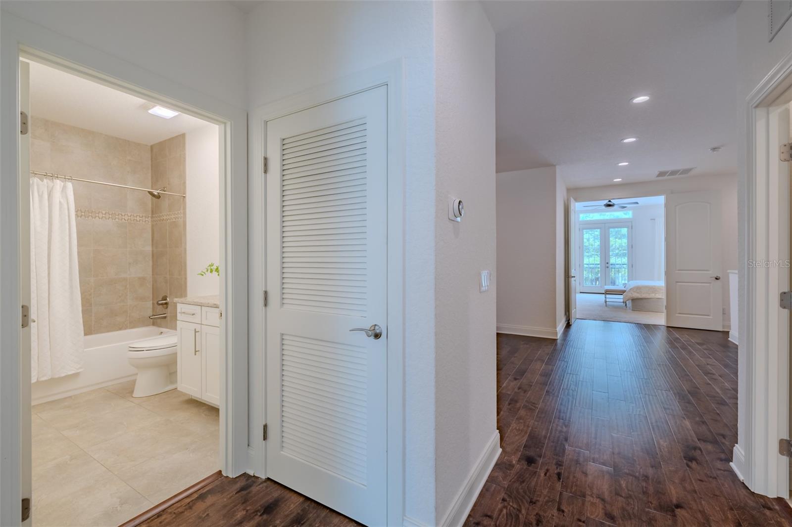 EMPEDRADO OAKS TWNHMS - Residential