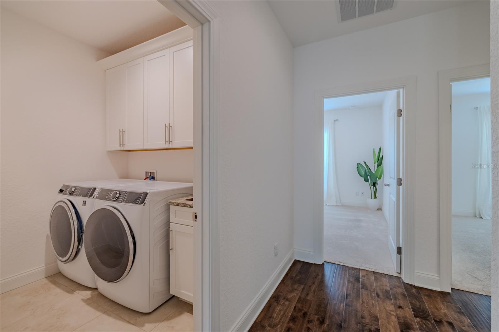 EMPEDRADO OAKS TWNHMS - Residential
