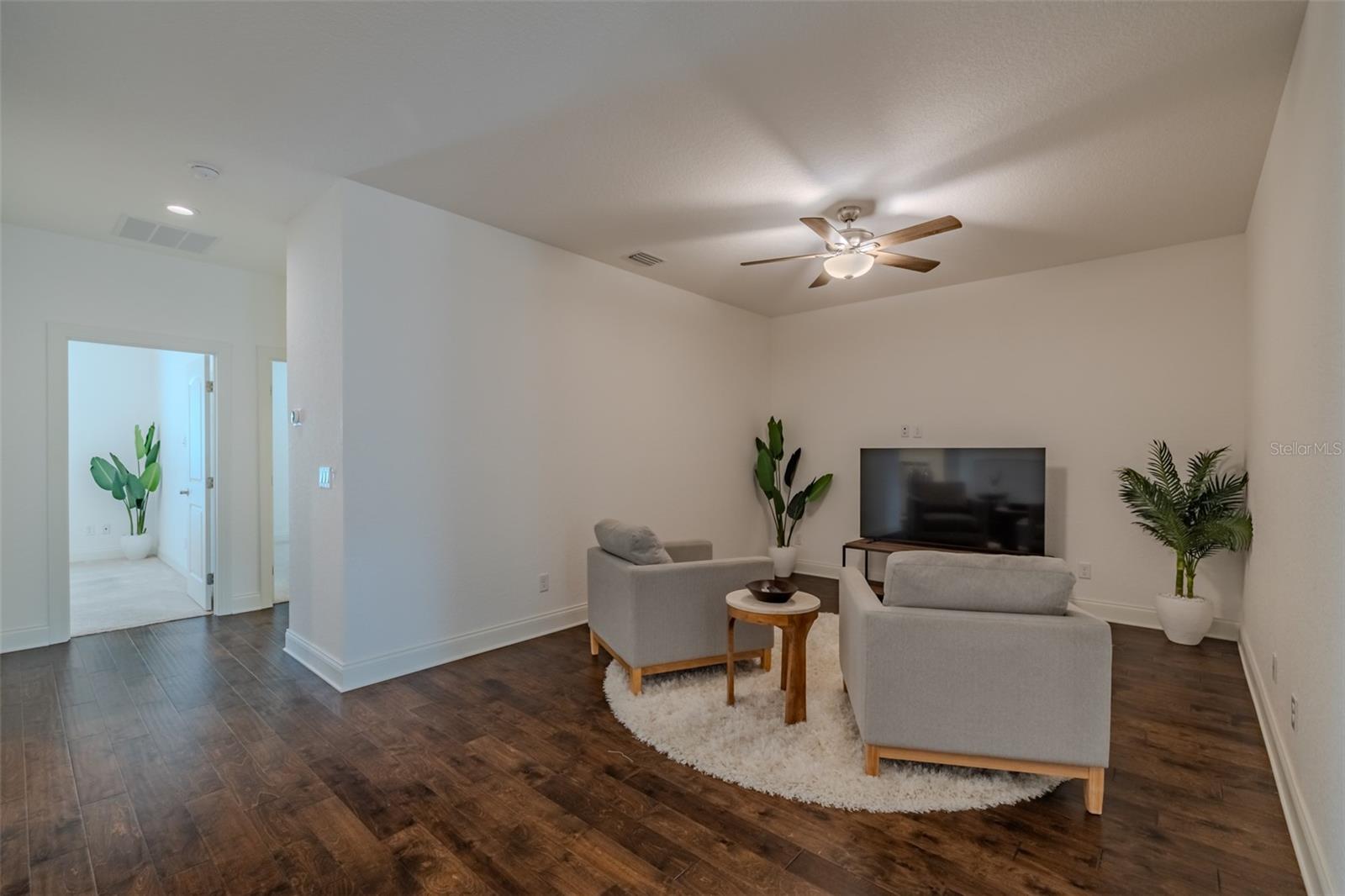 EMPEDRADO OAKS TWNHMS - Residential