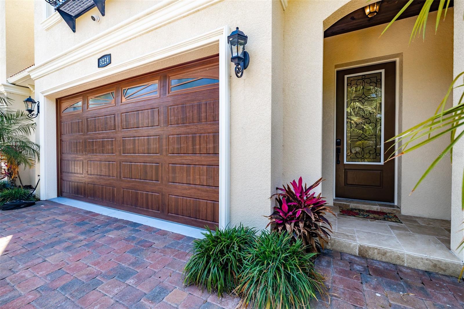 EMPEDRADO OAKS TWNHMS - Residential