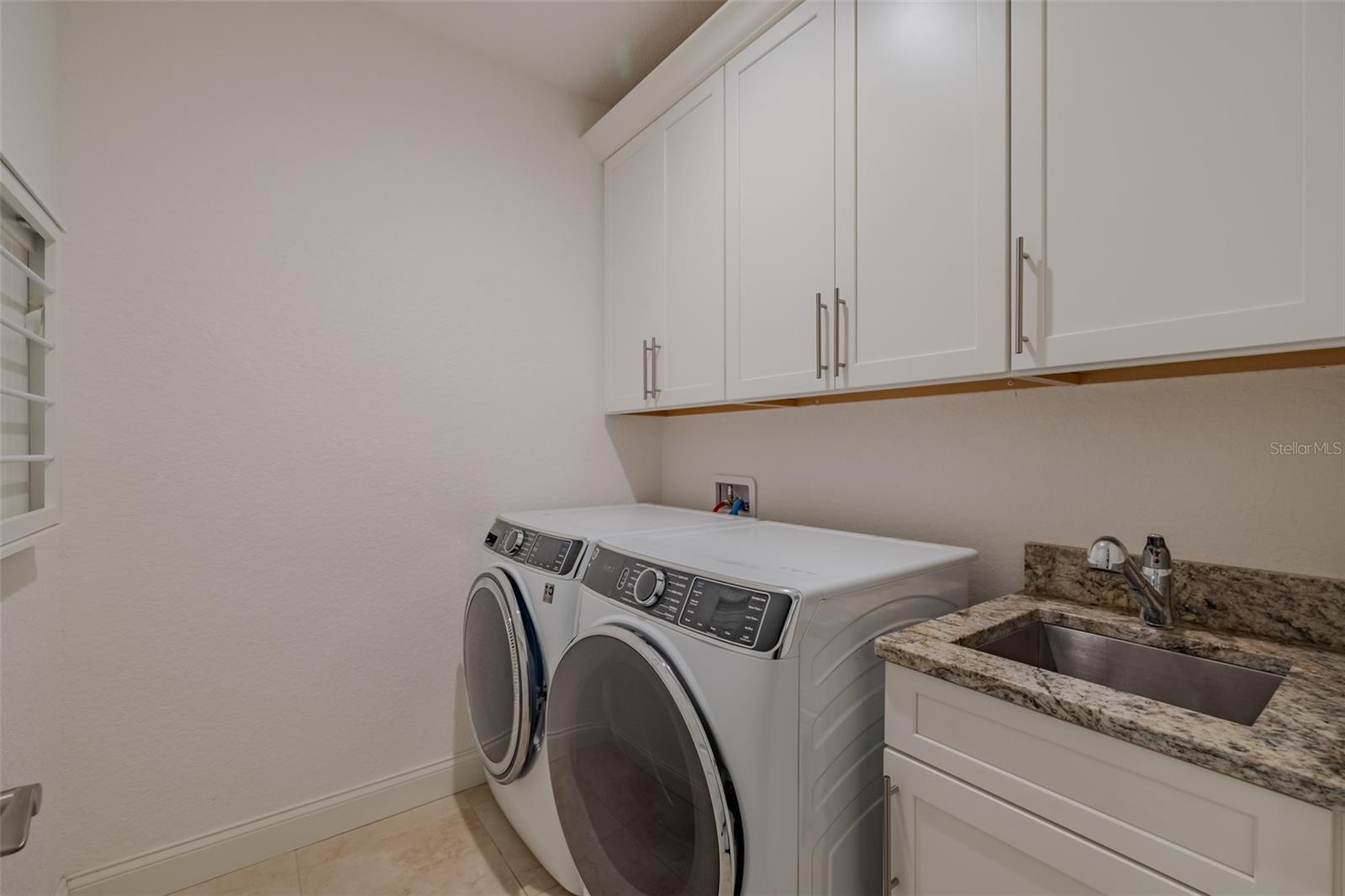 EMPEDRADO OAKS TWNHMS - Residential