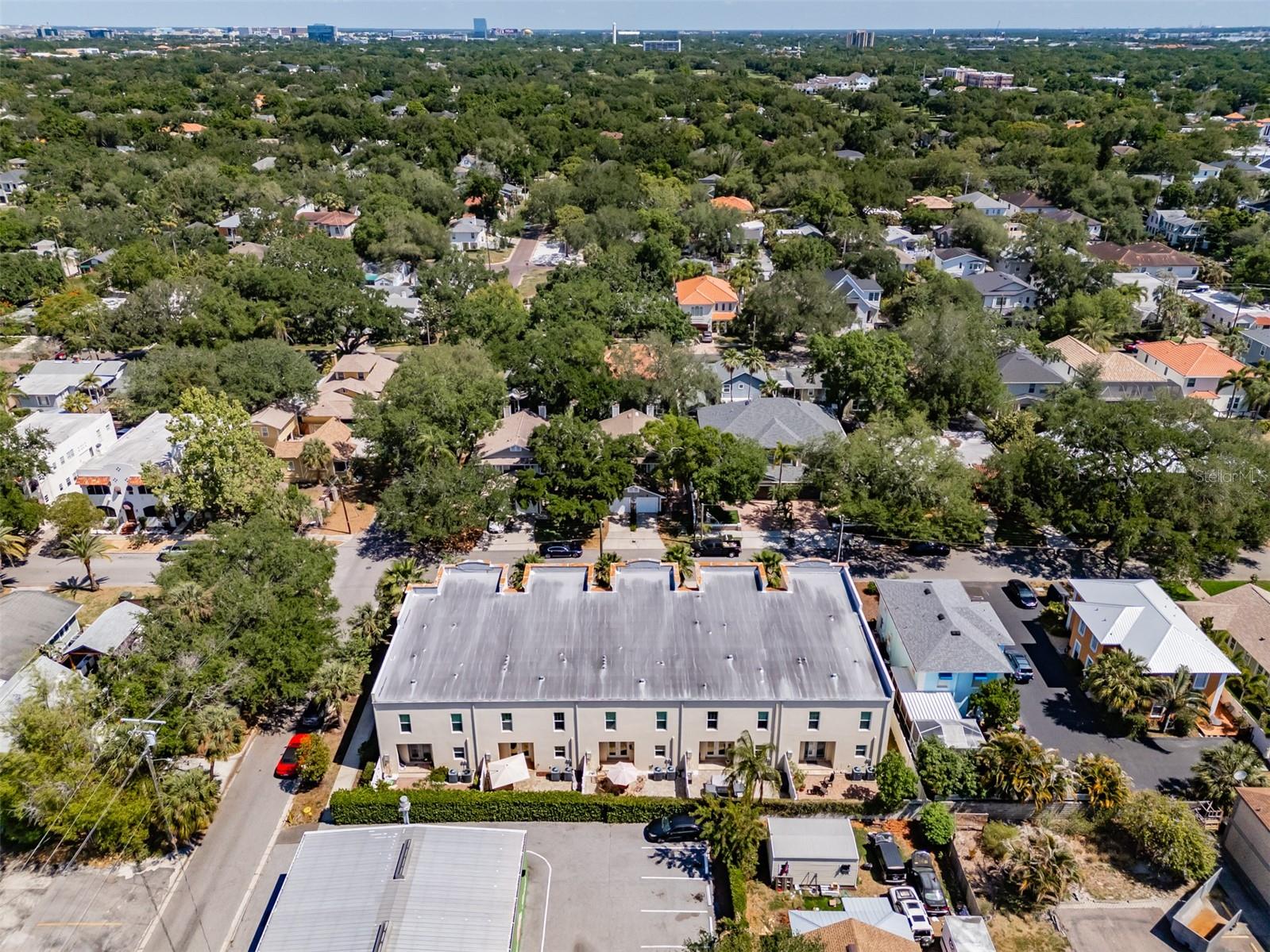 EMPEDRADO OAKS TWNHMS - Residential