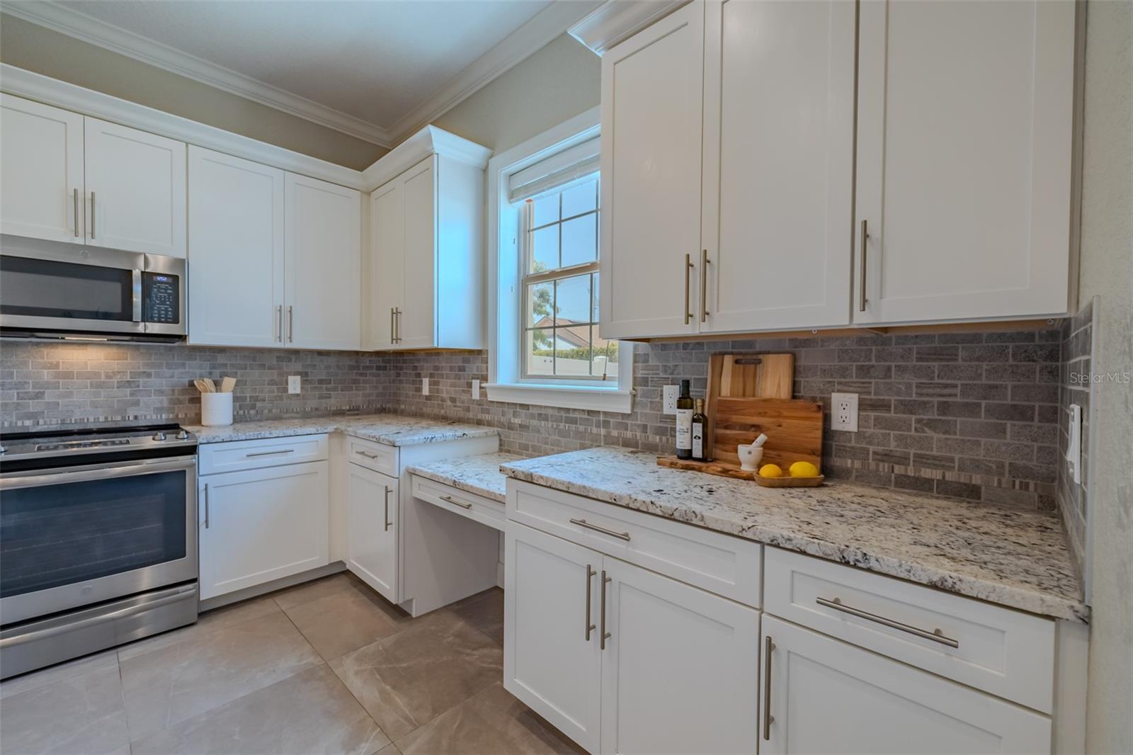 EMPEDRADO OAKS TWNHMS - Residential