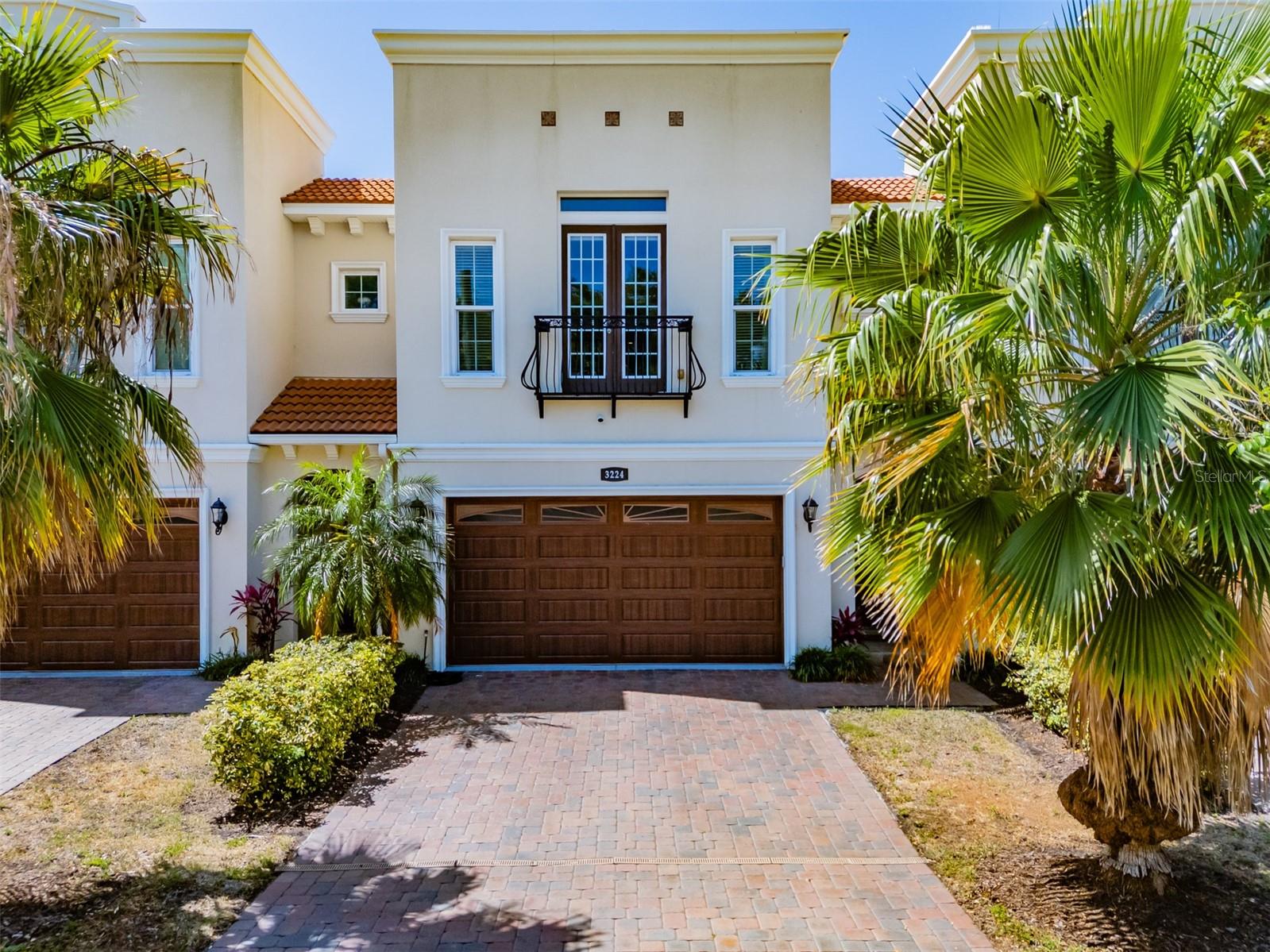 EMPEDRADO OAKS TWNHMS - Residential