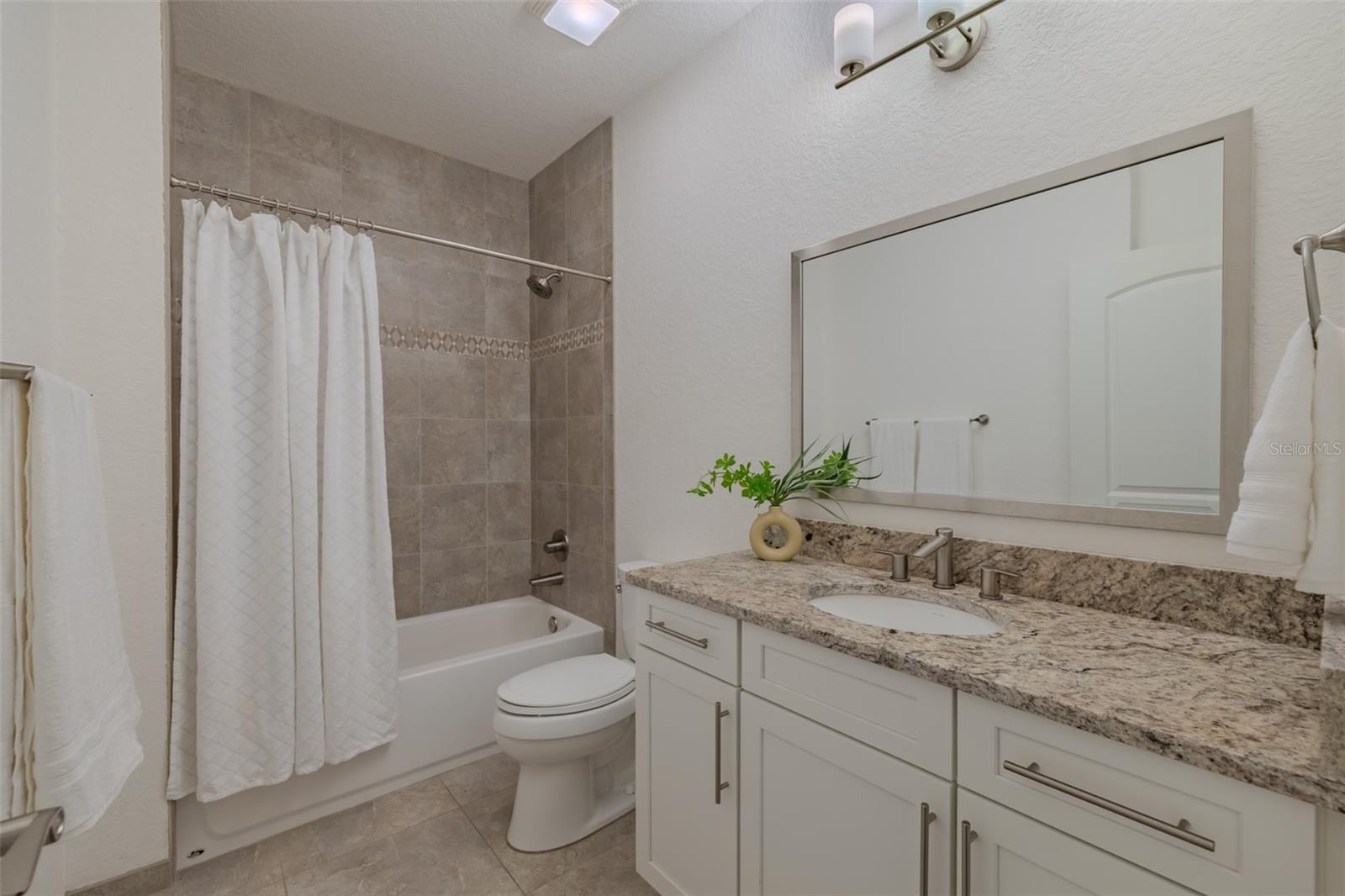 EMPEDRADO OAKS TWNHMS - Residential
