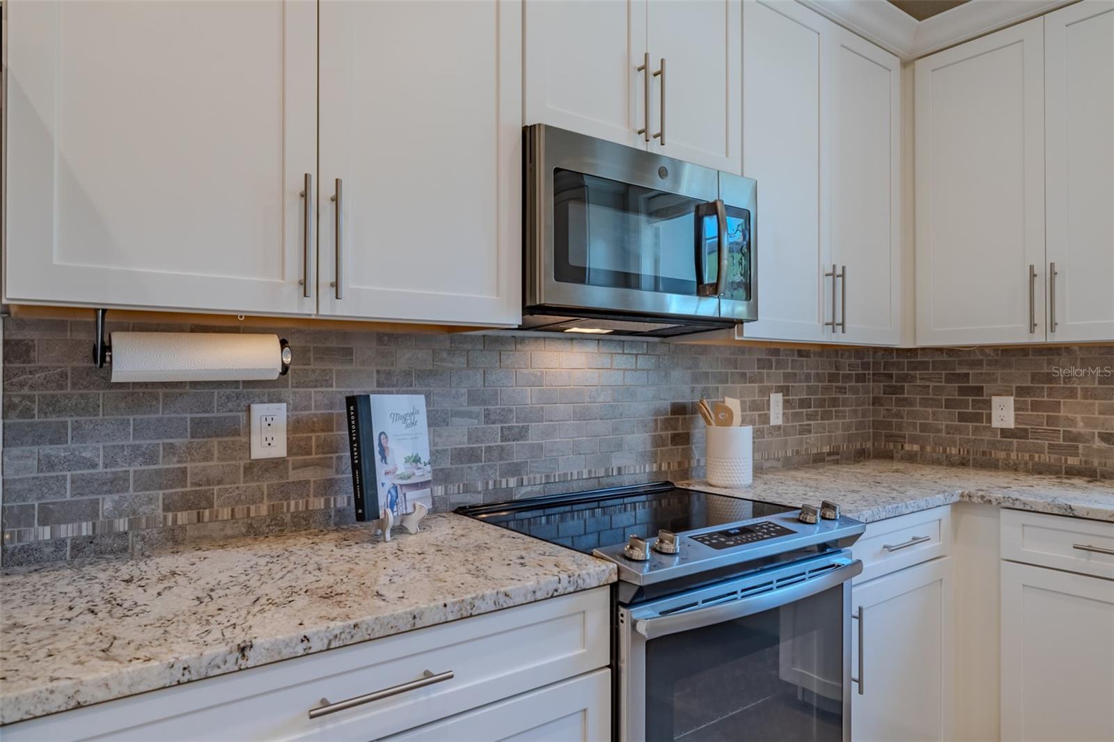 EMPEDRADO OAKS TWNHMS - Residential