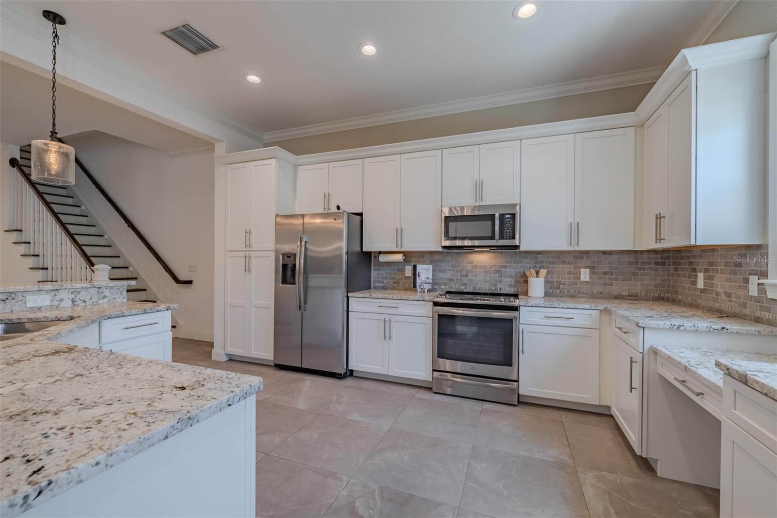 EMPEDRADO OAKS TWNHMS - Residential