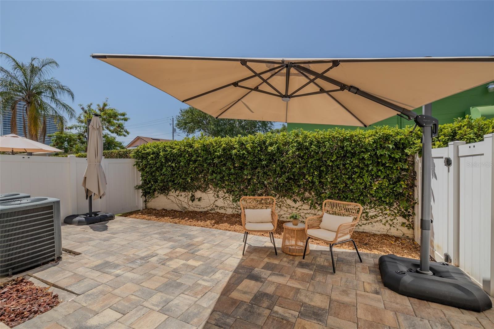 EMPEDRADO OAKS TWNHMS - Residential