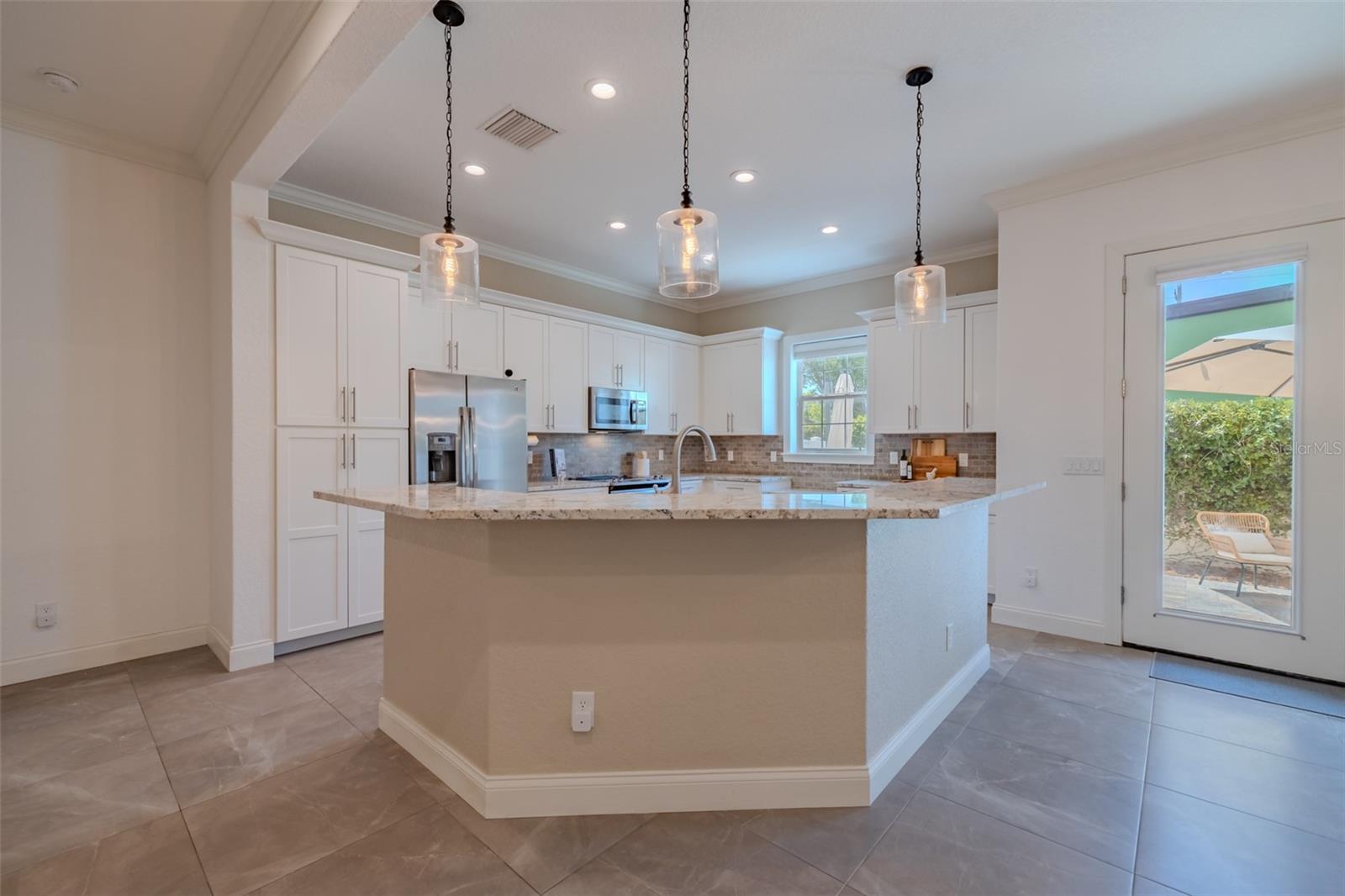 EMPEDRADO OAKS TWNHMS - Residential