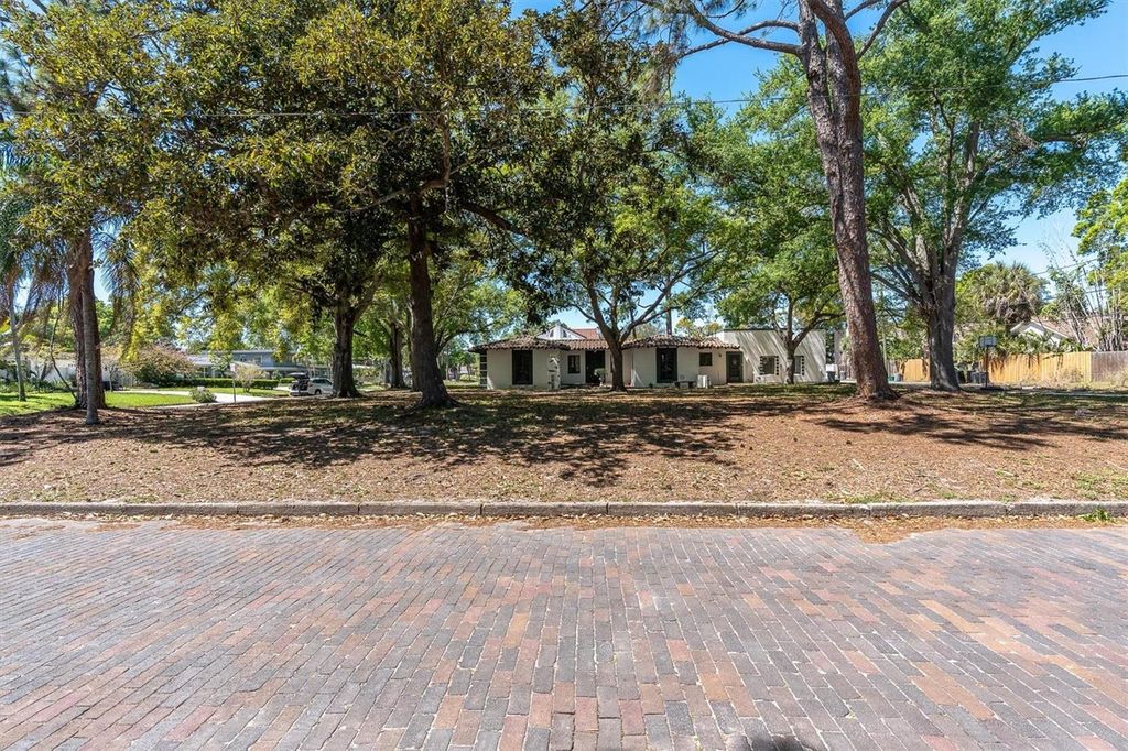 Photo of 6201 11th Avenue S, Gulfport, FL 33707 (MLS # TB8464061)