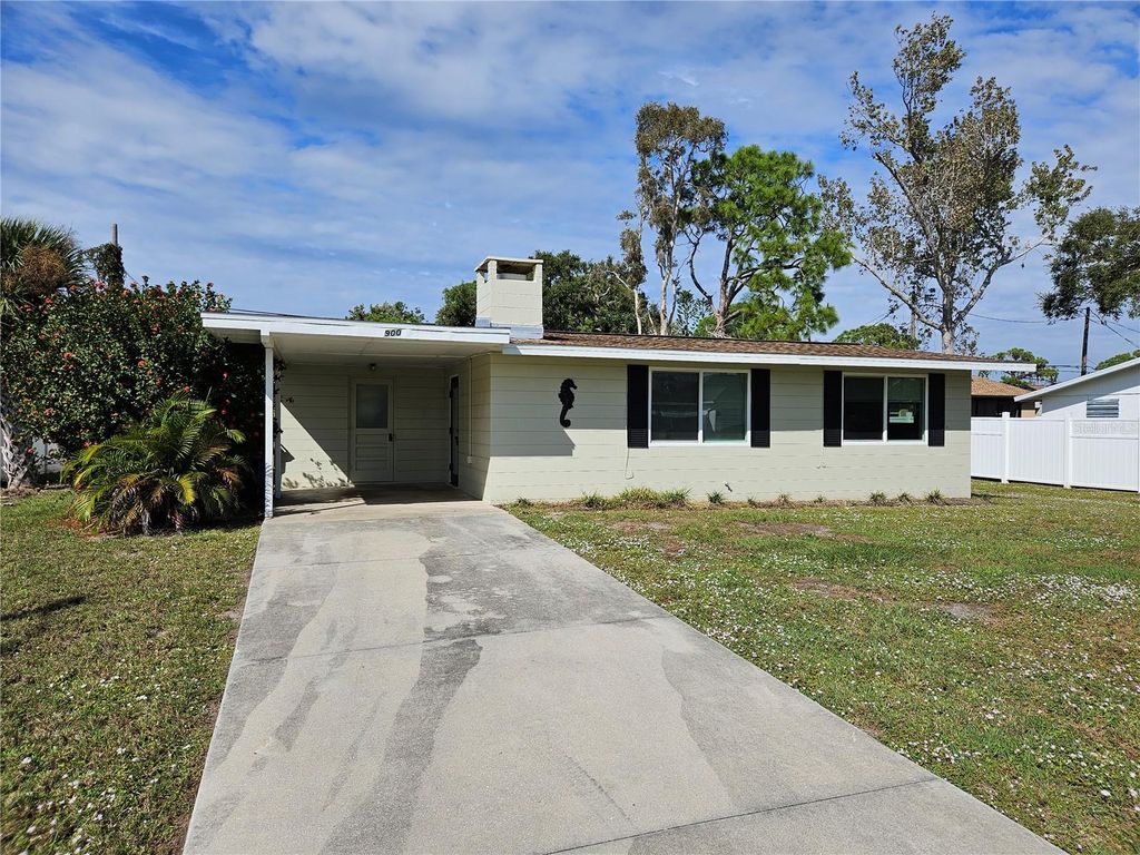 Photo of 900 Nantucket Road, Venice, FL 34293 (MLS # N6143393)