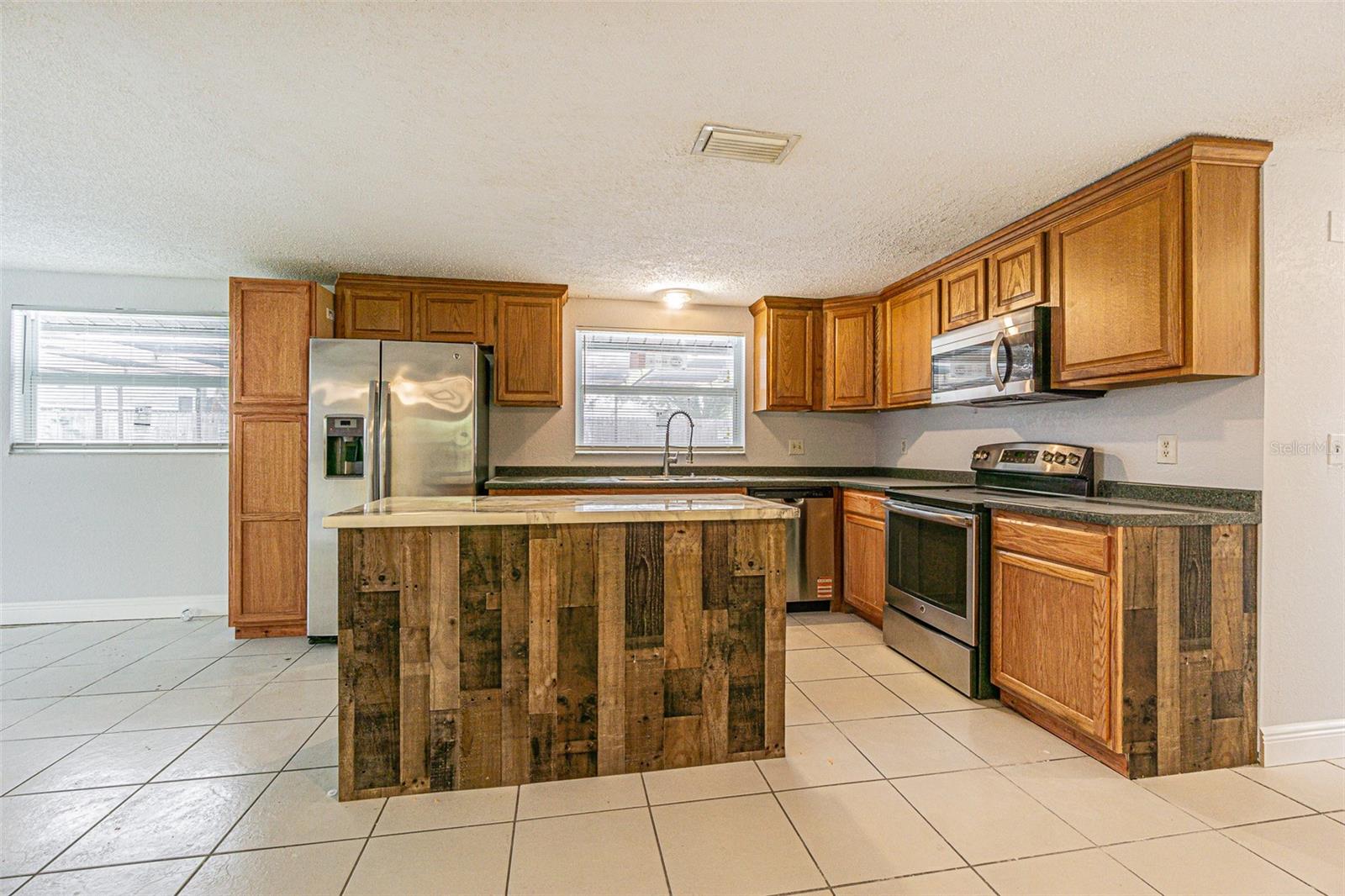 APOLLO BEACH UNIT TWO - Residential Lease