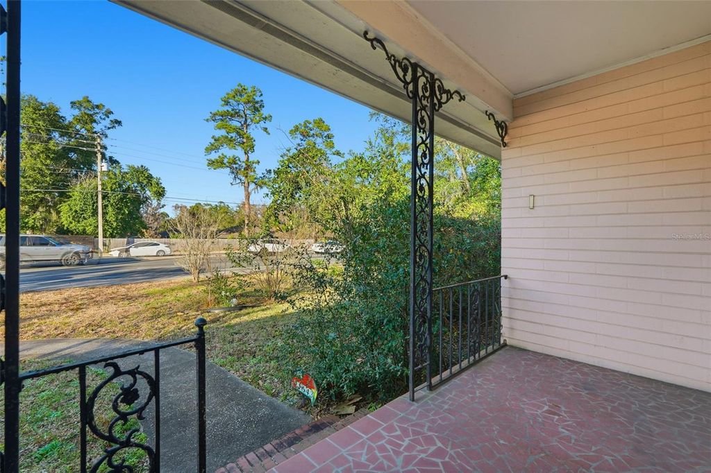 Photo of 1643 NW 16th Avenue, Gainesville, FL 32605 (MLS # GC536998)