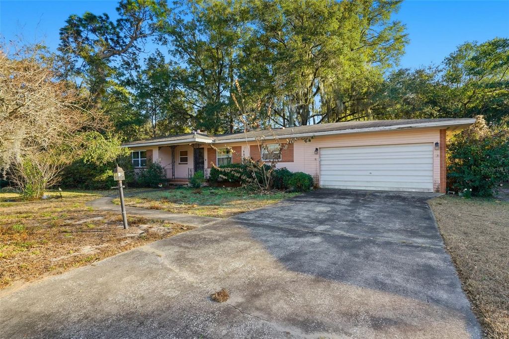 Photo of 1643 NW 16th Avenue, Gainesville, FL 32605 (MLS # GC536998)