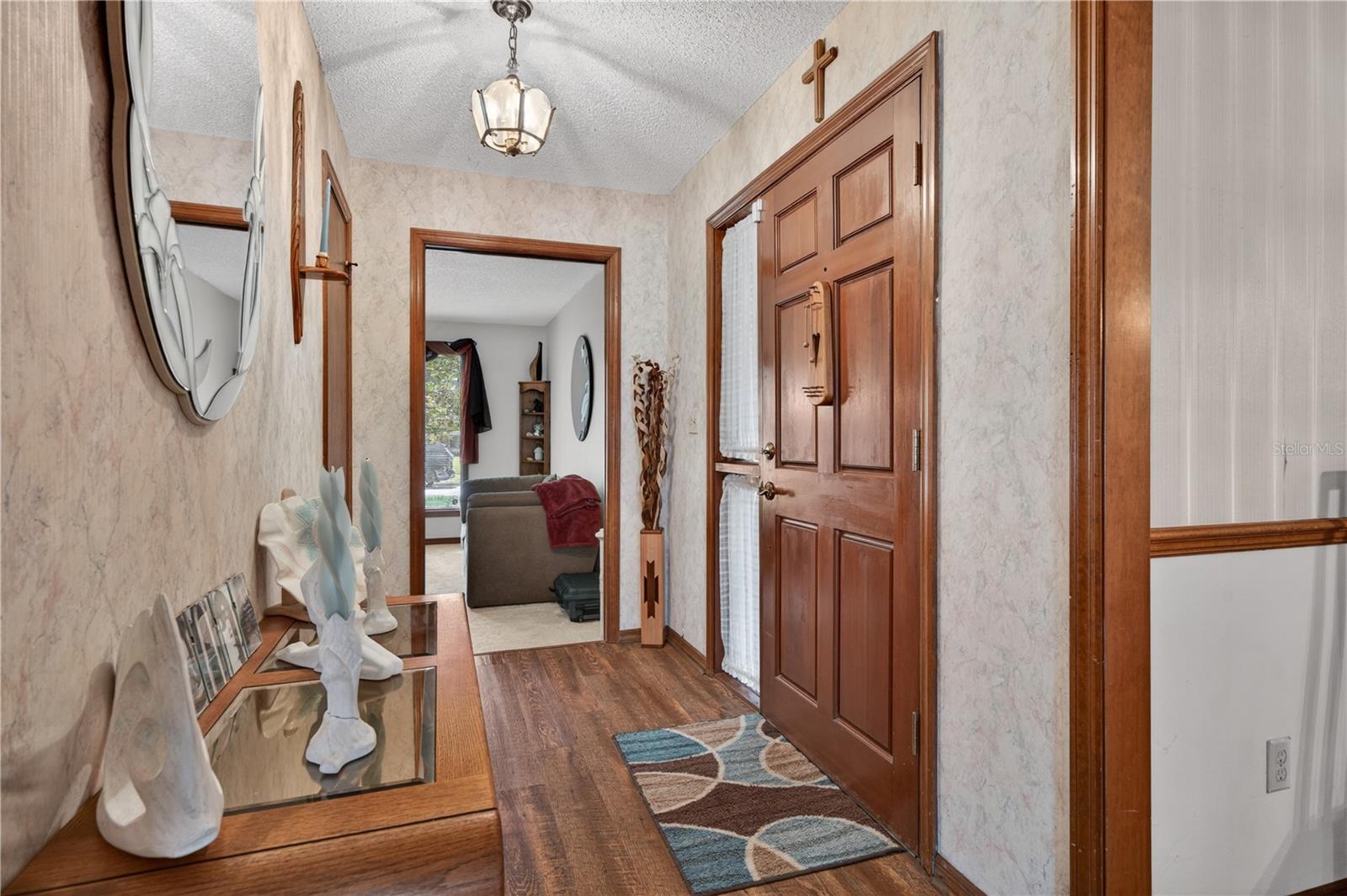4922 BRIAR OAKS CIRCLE