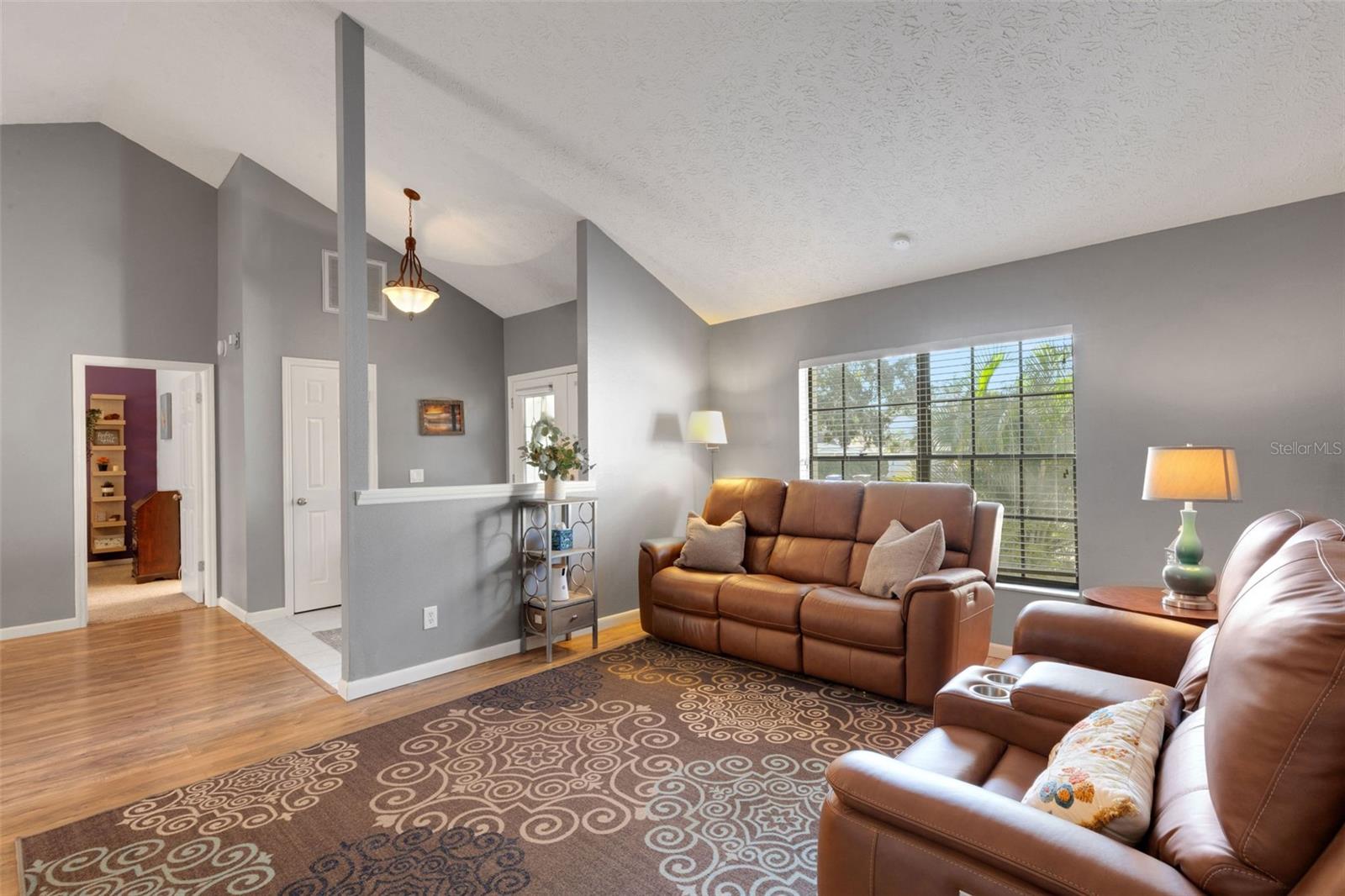 1602 DUMONT DRIVE