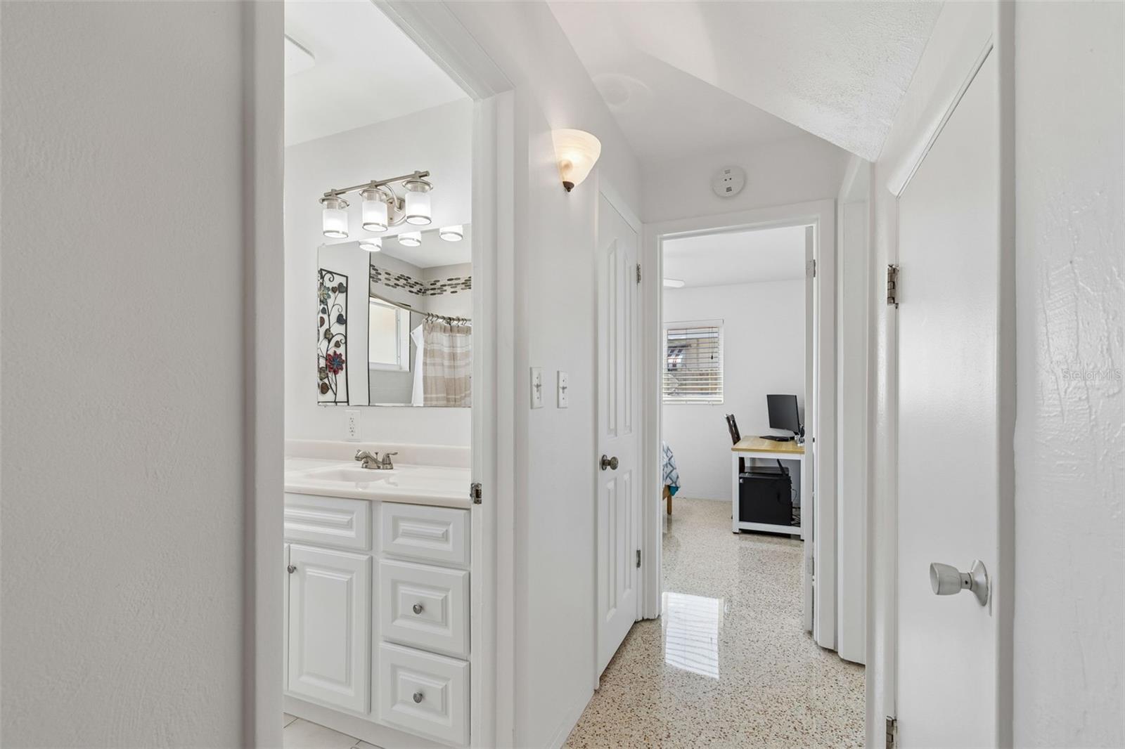 SHERYL MANOR - Residential