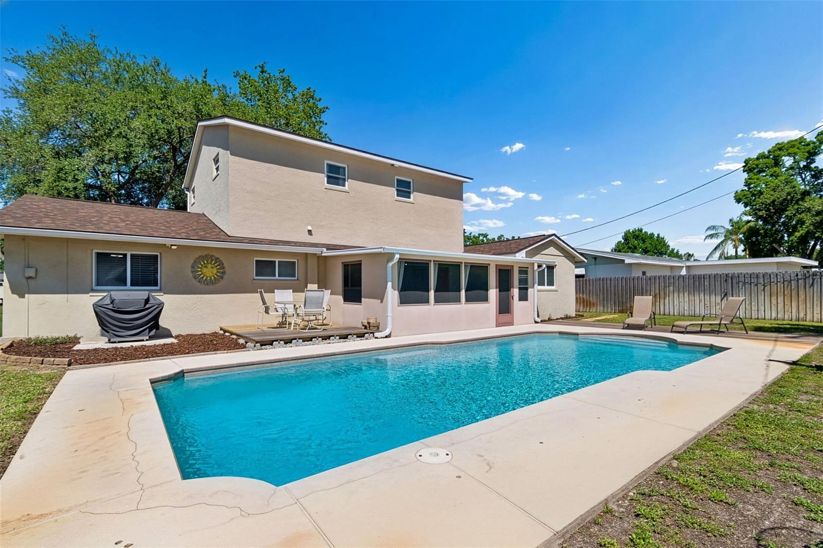 SHERYL MANOR - Residential