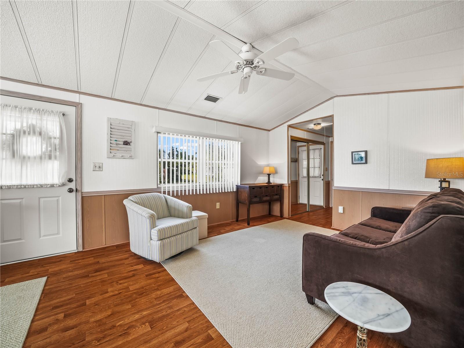 SADDLEBAG LAKE - Residential