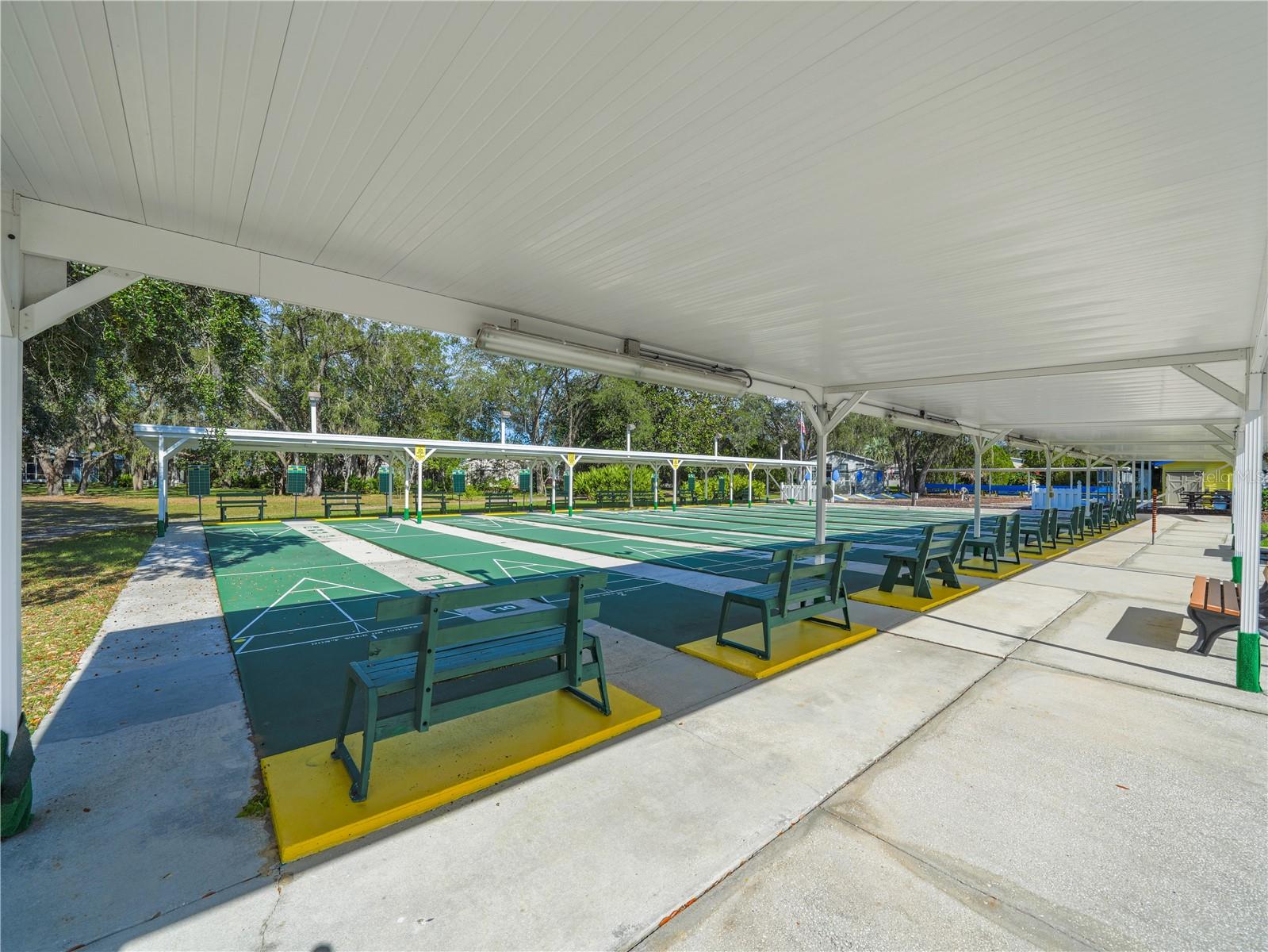 SADDLEBAG LAKE - Residential