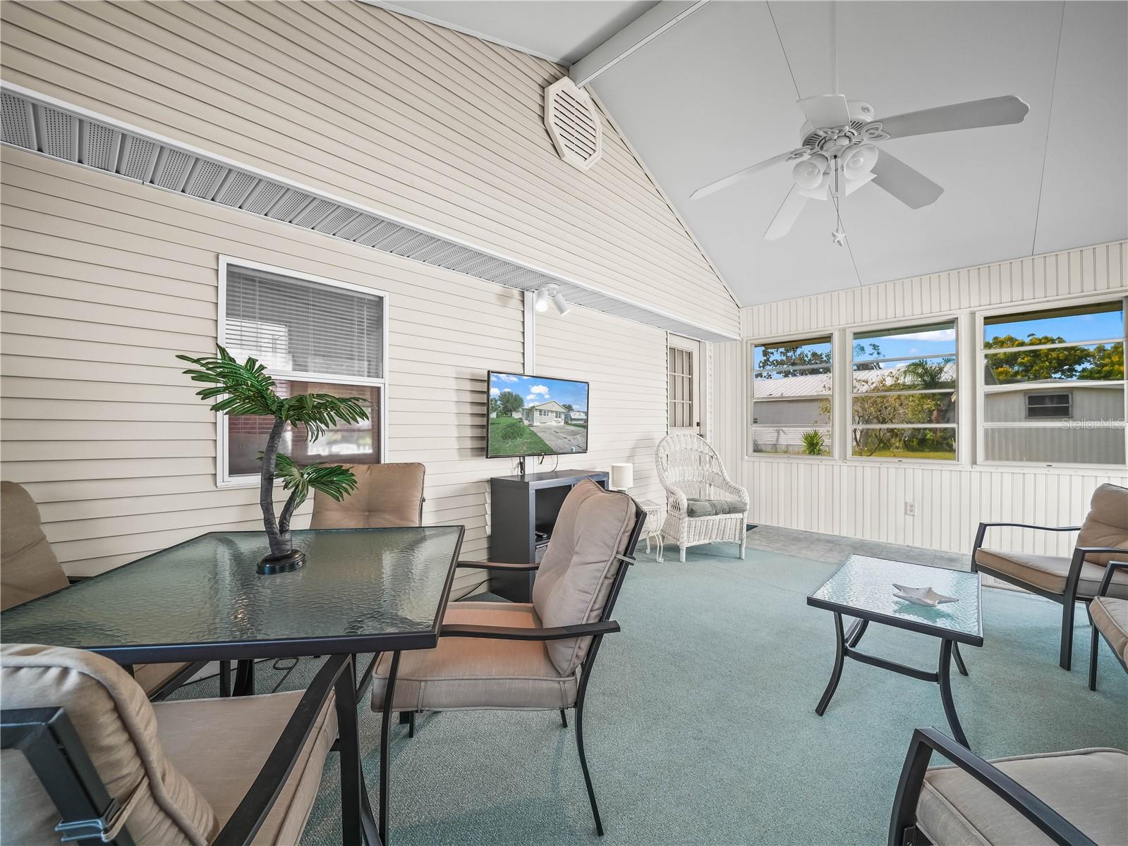 SADDLEBAG LAKE - Residential