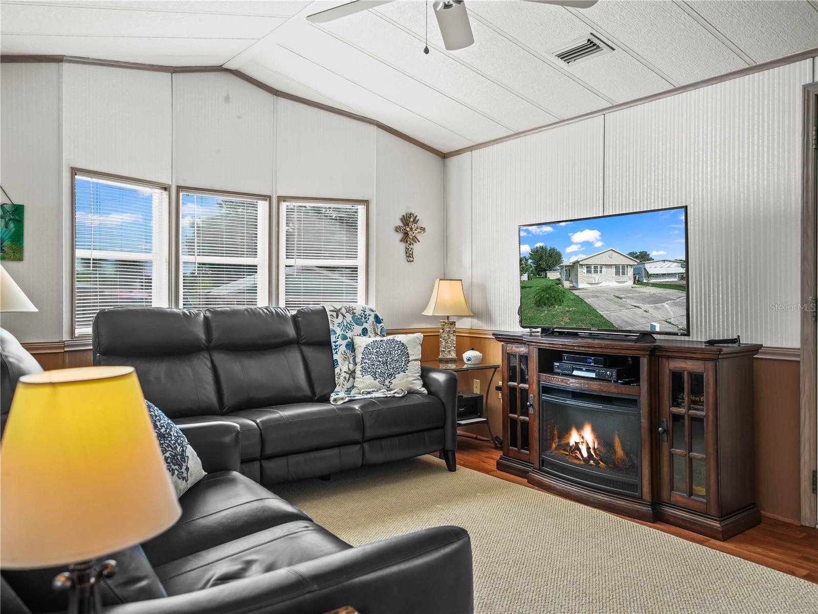 SADDLEBAG LAKE - Residential