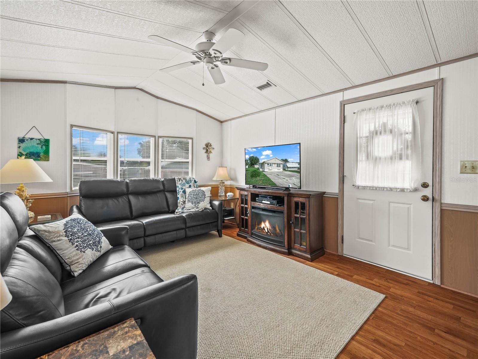 SADDLEBAG LAKE - Residential