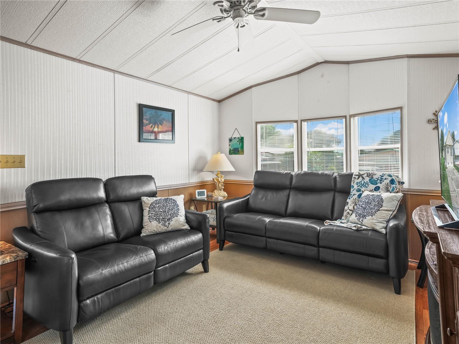 SADDLEBAG LAKE - Residential