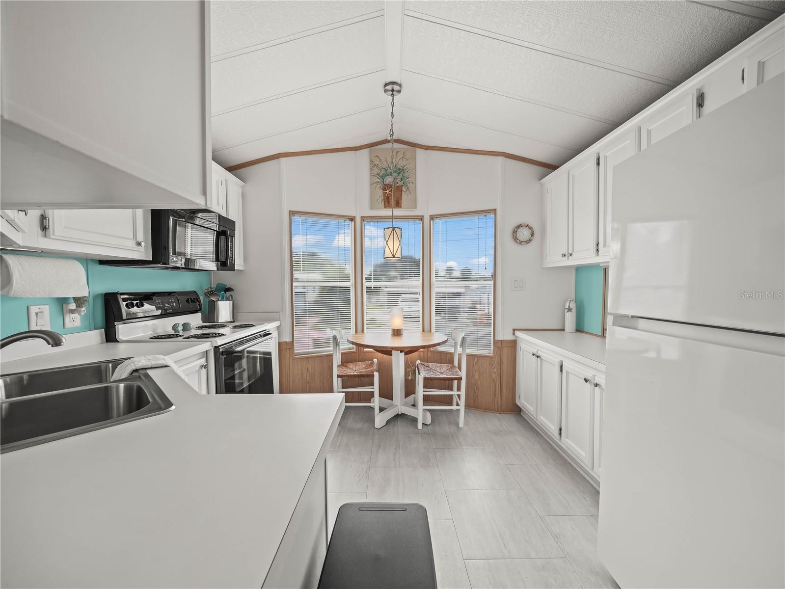SADDLEBAG LAKE - Residential