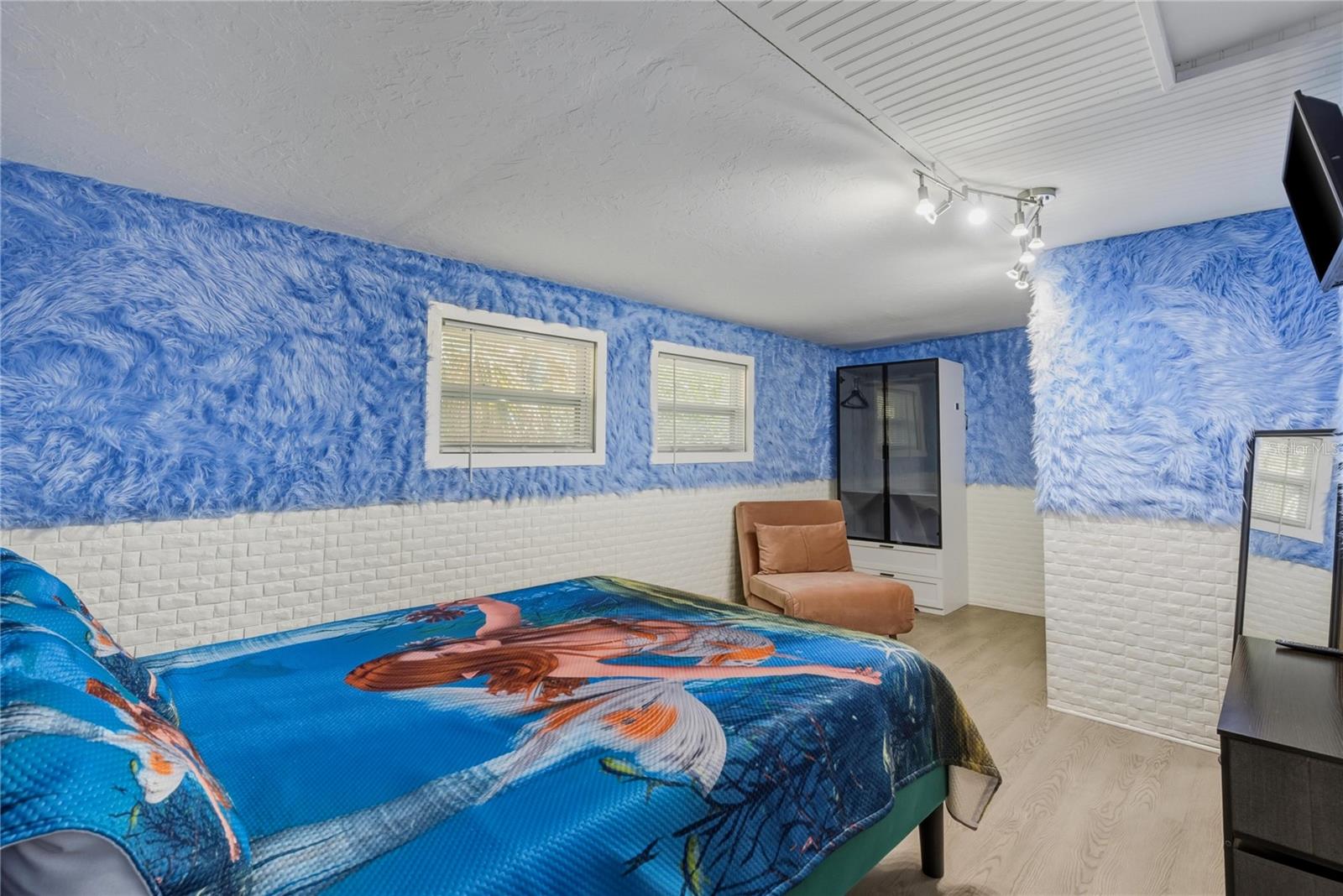 SABAL PALMS - Residential Income