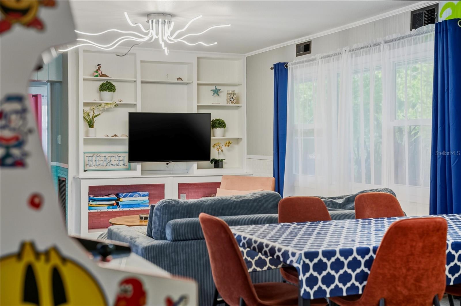 SABAL PALMS - Residential Income