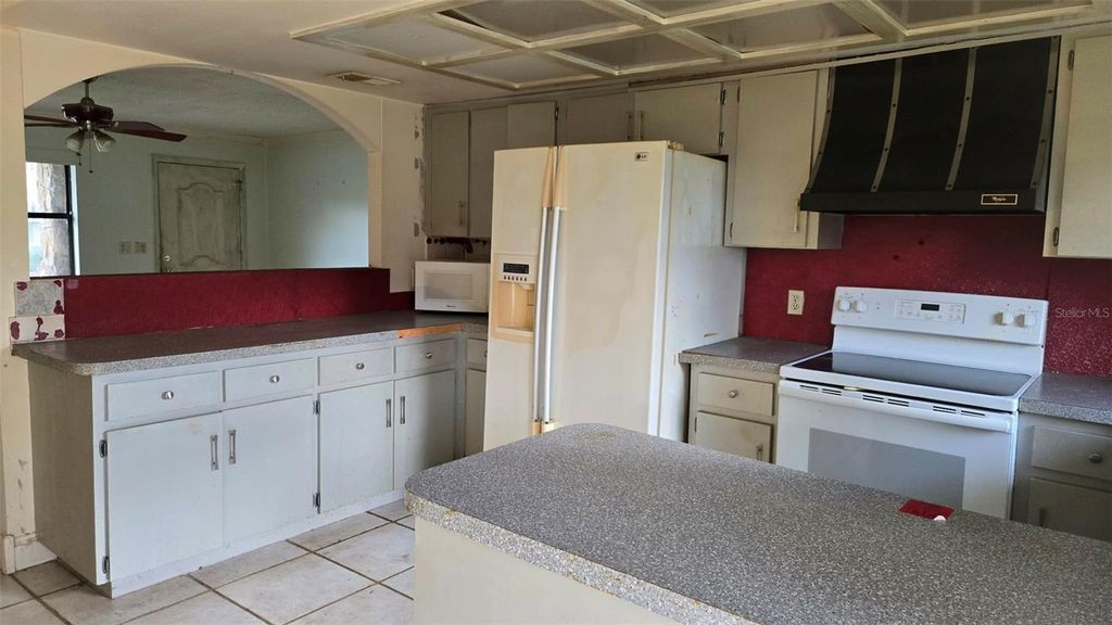 Photo of 12082 SE 61st Court, Belleview, FL 34420 (MLS # OM715380)