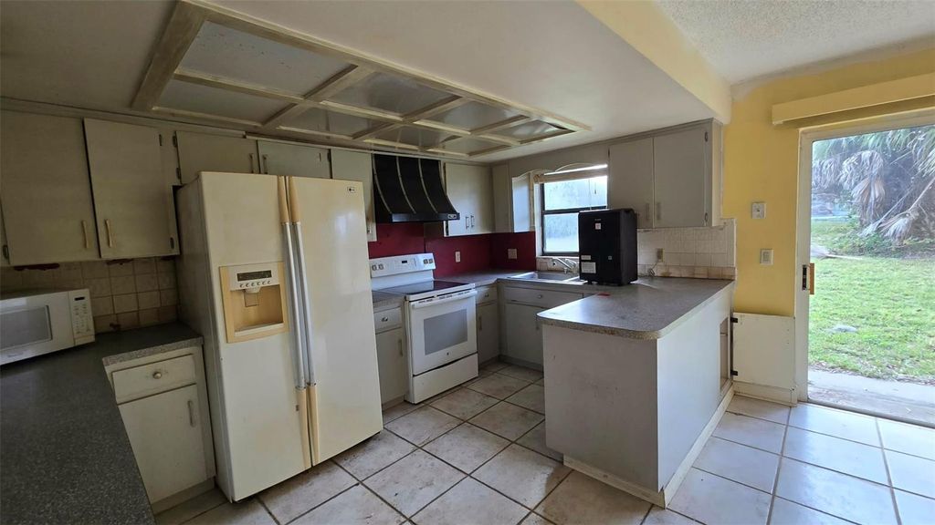 Photo of 12082 SE 61st Court, Belleview, FL 34420 (MLS # OM715380)