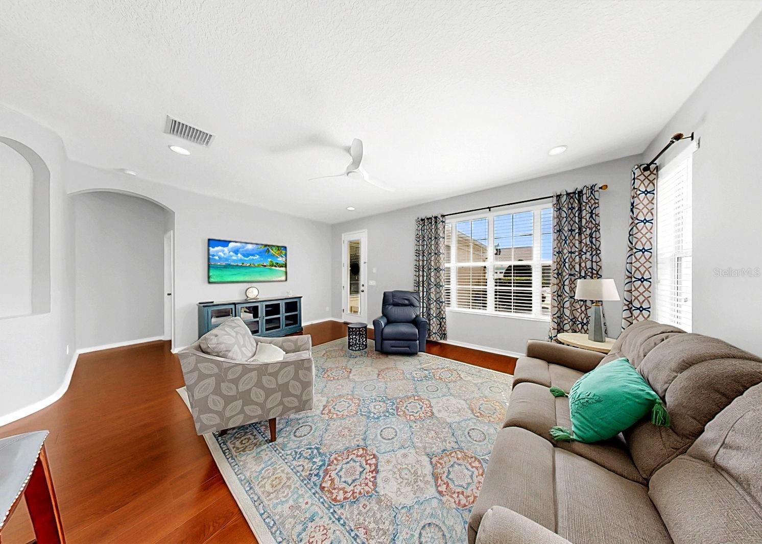 MIRABAY PRCL 7 PH 1 - Residential