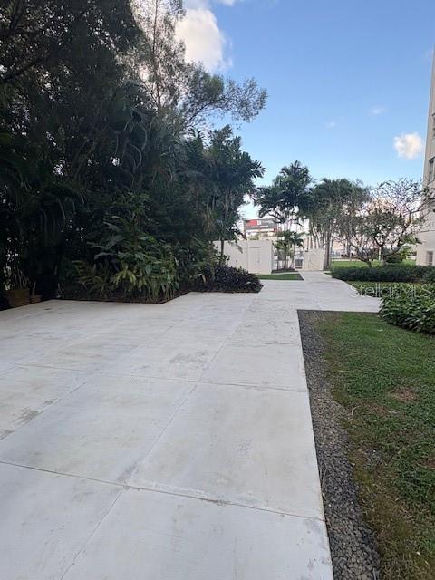 290 AVE SANTA ANA TORRIMAR PLAZA 1D