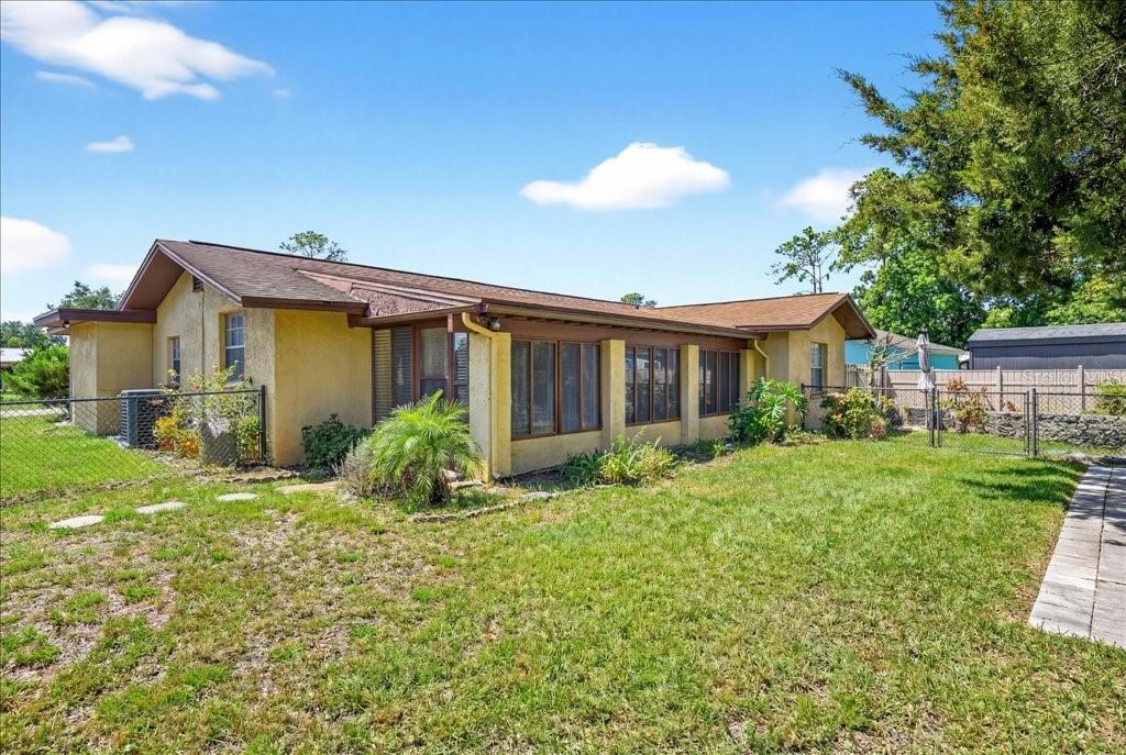 LAKE FOREST & LAKE FOREST NORTH - Residential